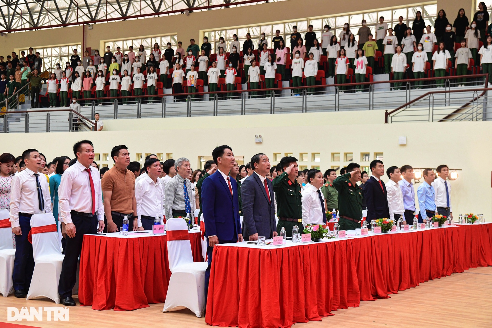 Kỷ lục gia Linh Na cùng loạt VĐV kiện tướng dự khai giảng Đại học TDTT