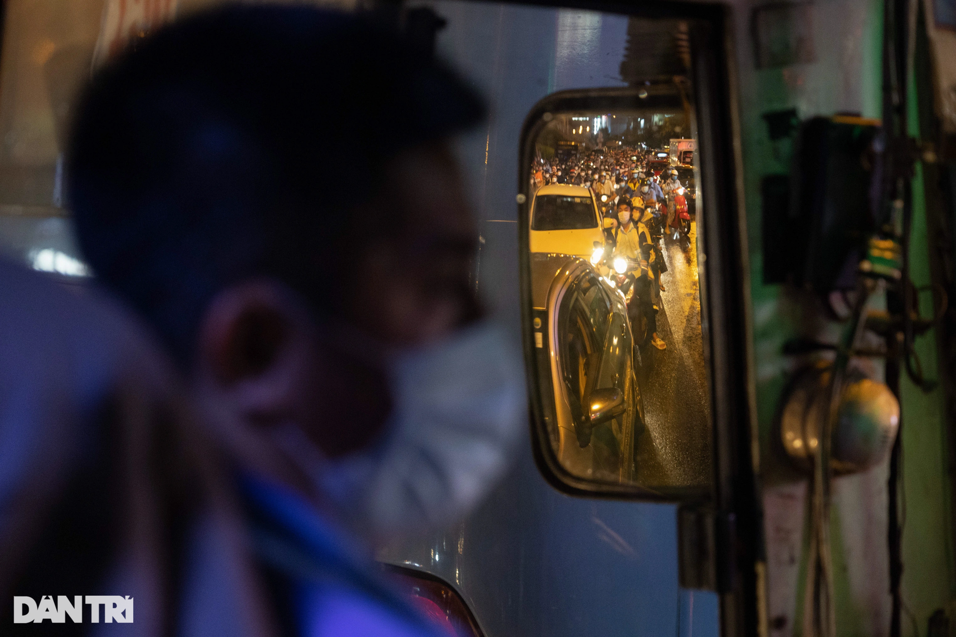 Kẹt xe sáng tối như nhau ở TP Thủ Đức khiến người dân ngán ngẩm