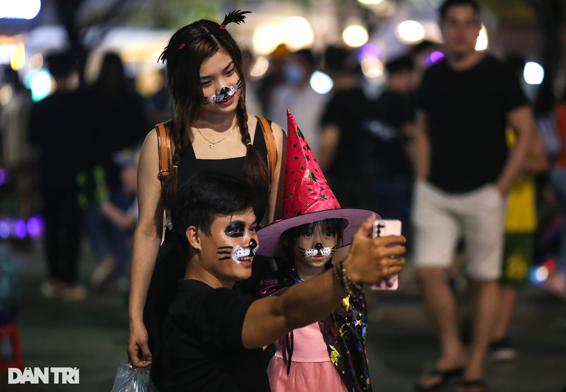 Ma quỷ dạo chơi khắp trung tâm TPHCM trong đêm Halloween