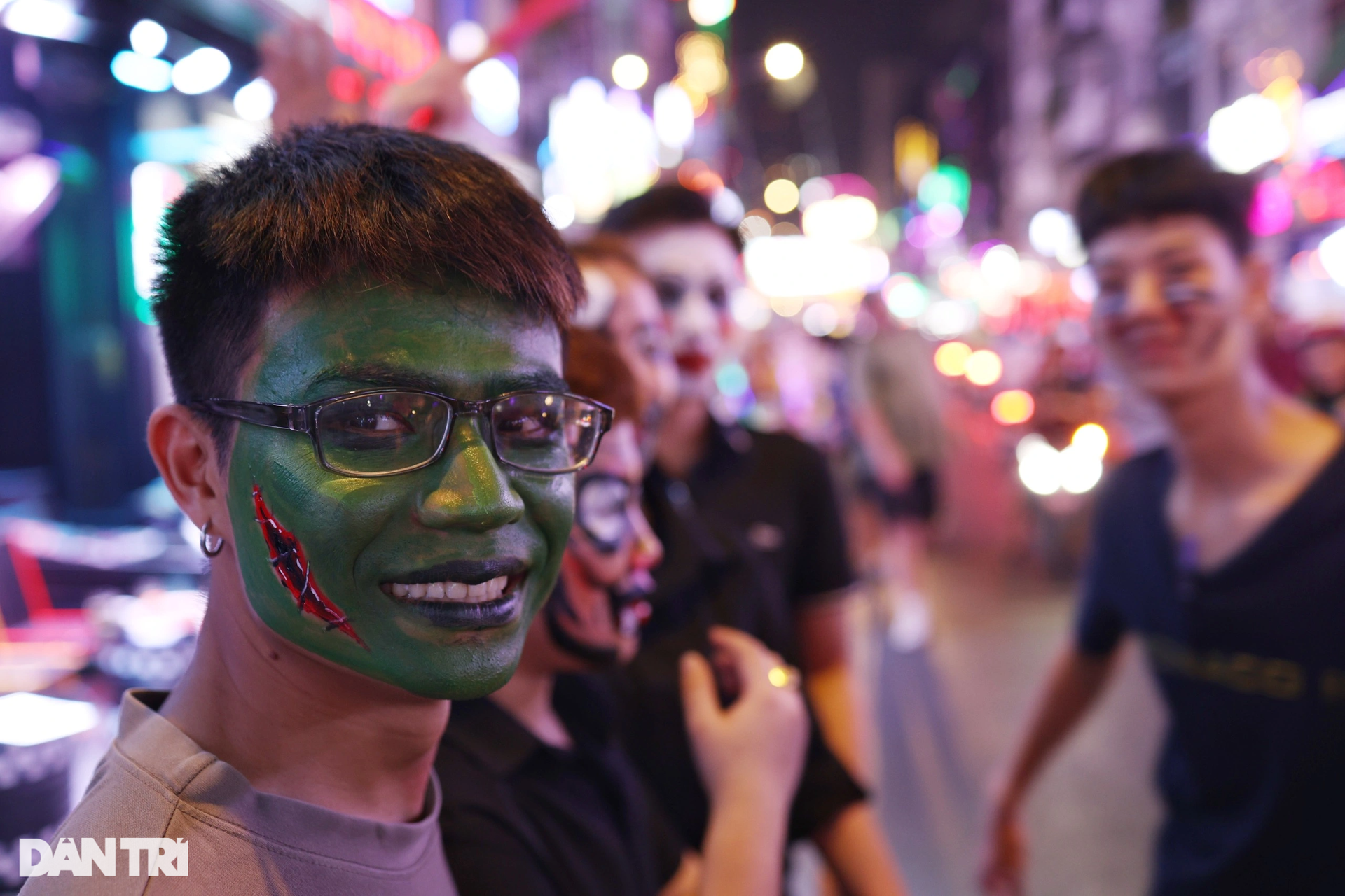 Ma quỷ dạo chơi khắp trung tâm TPHCM trong đêm Halloween
