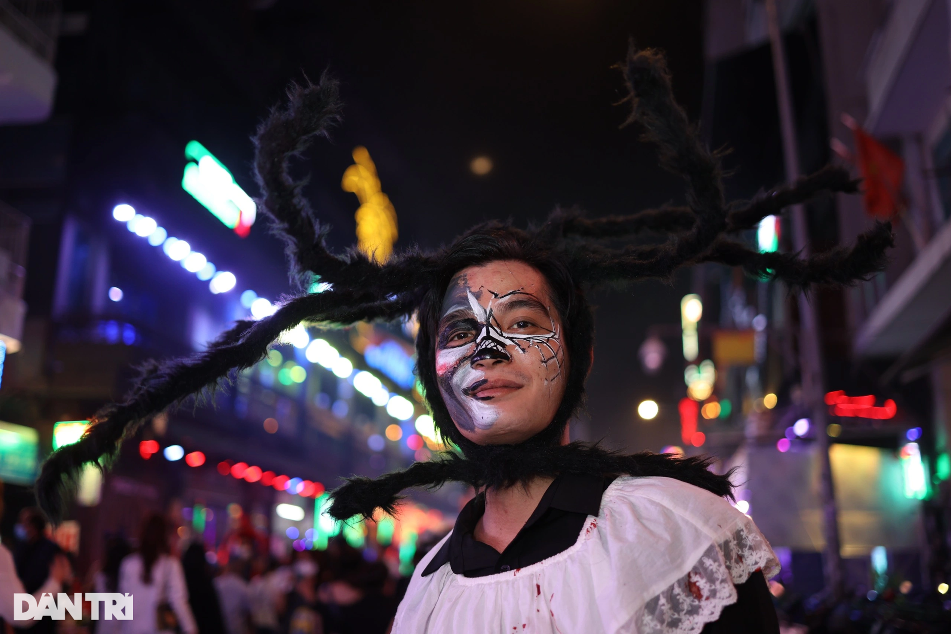 Ma quỷ dạo chơi khắp trung tâm TPHCM trong đêm Halloween
