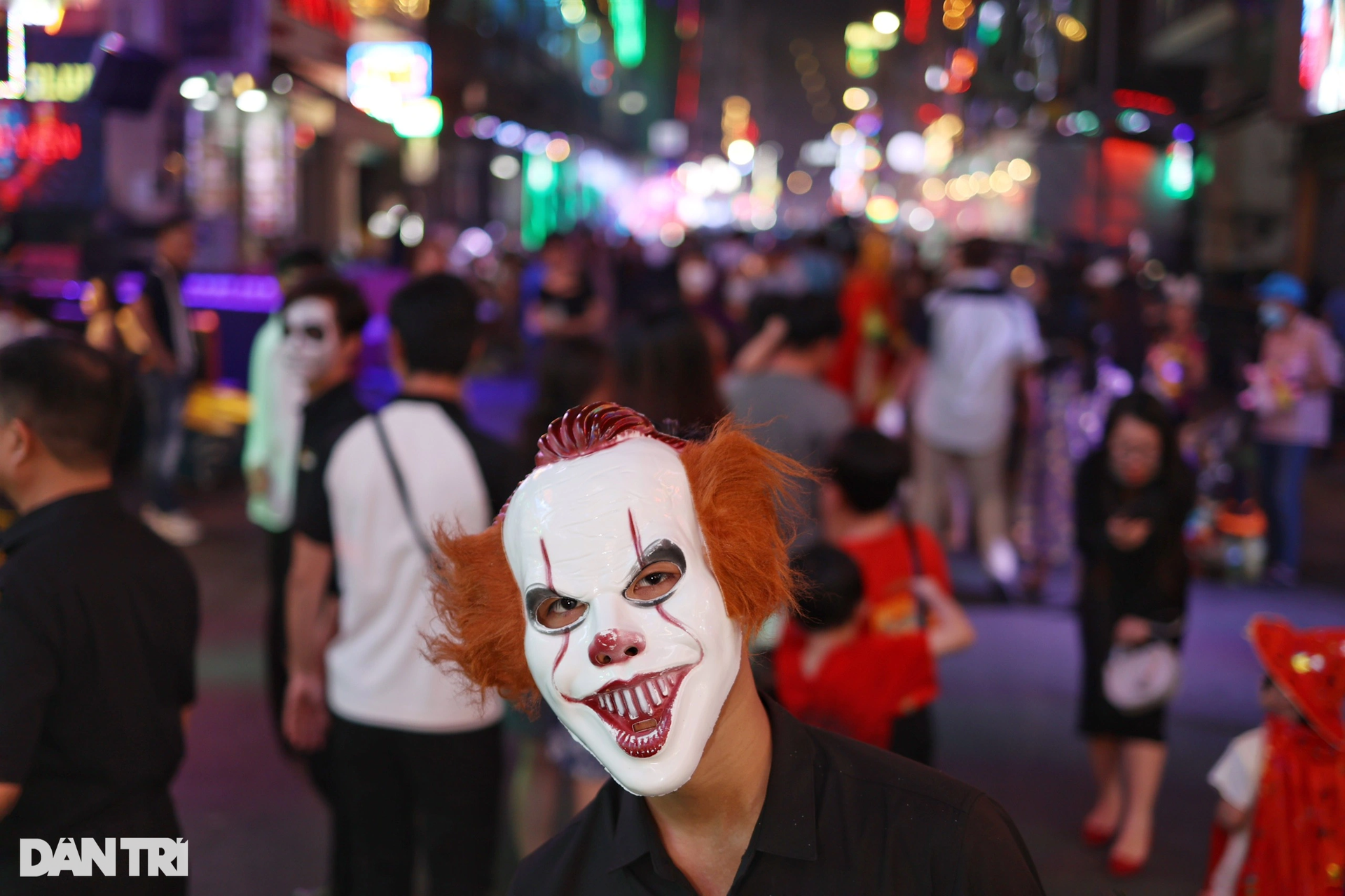 Ma quỷ dạo chơi khắp trung tâm TPHCM trong đêm Halloween