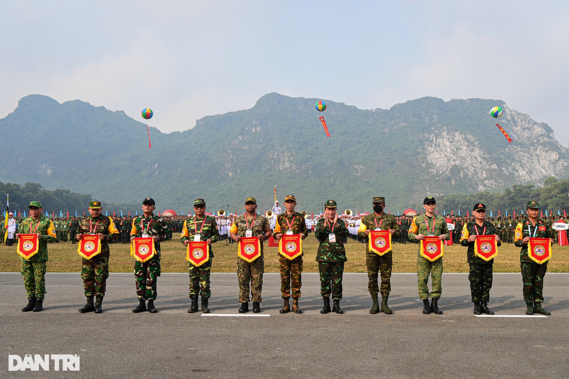 Quân đội các nước ASEAN đua tài bắn súng ở Việt Nam - 13 Quân đội các nước ASEAN đua tài bắn súng ở Việt Nam - 13