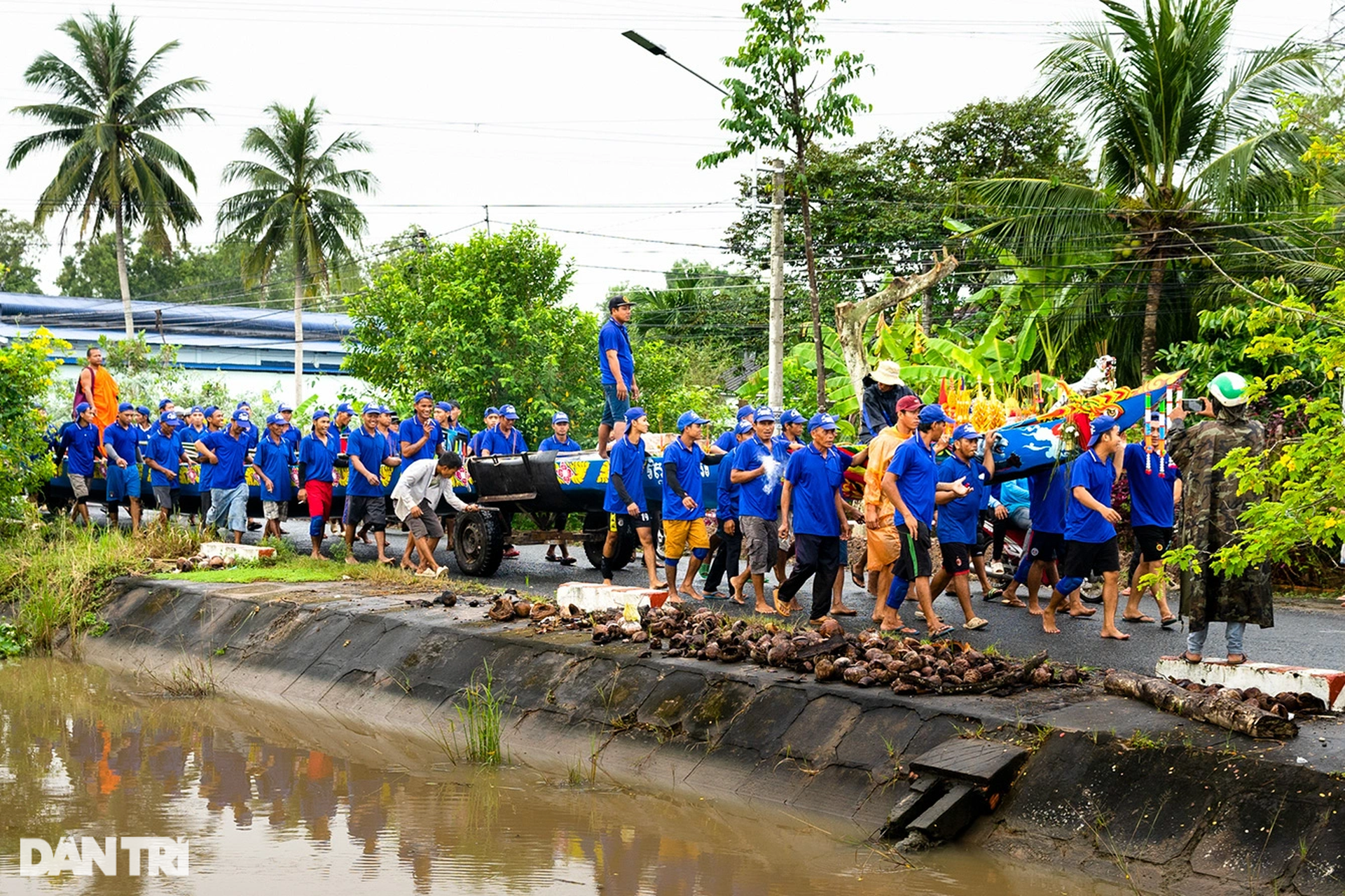 Close-up of the Ngo boat launching ceremony of the Khmer people in the South - 1