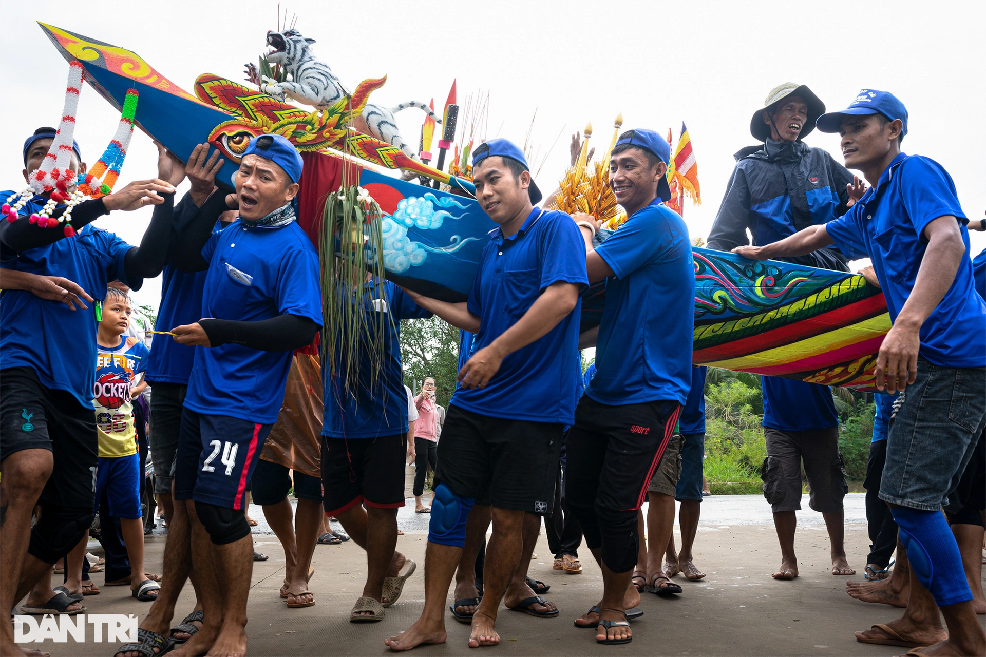 Close-up of the Ngo boat launching ceremony of the Khmer people in the South - 11