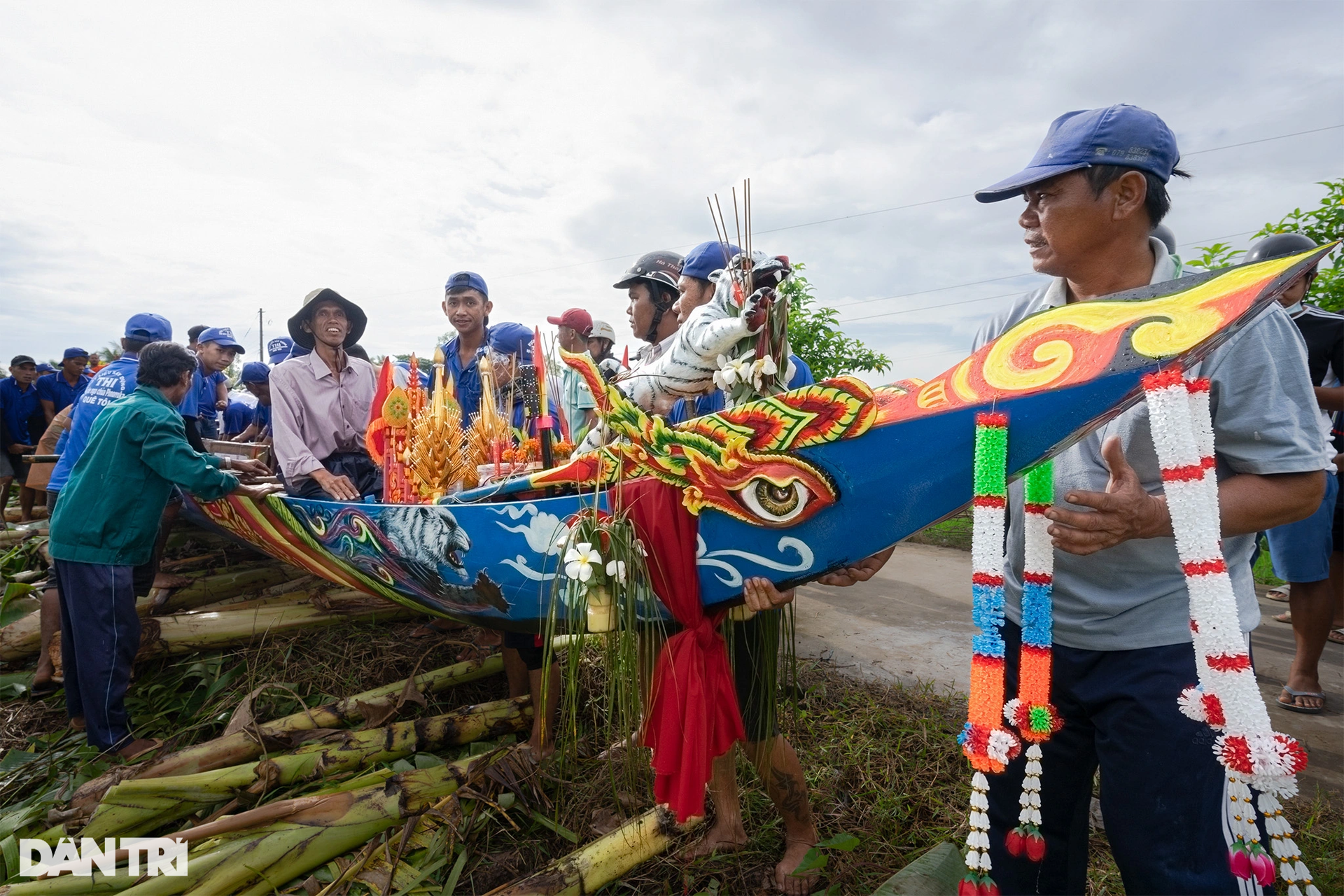 Close-up of the Ngo boat launching ceremony of the Khmer people in the South - 13