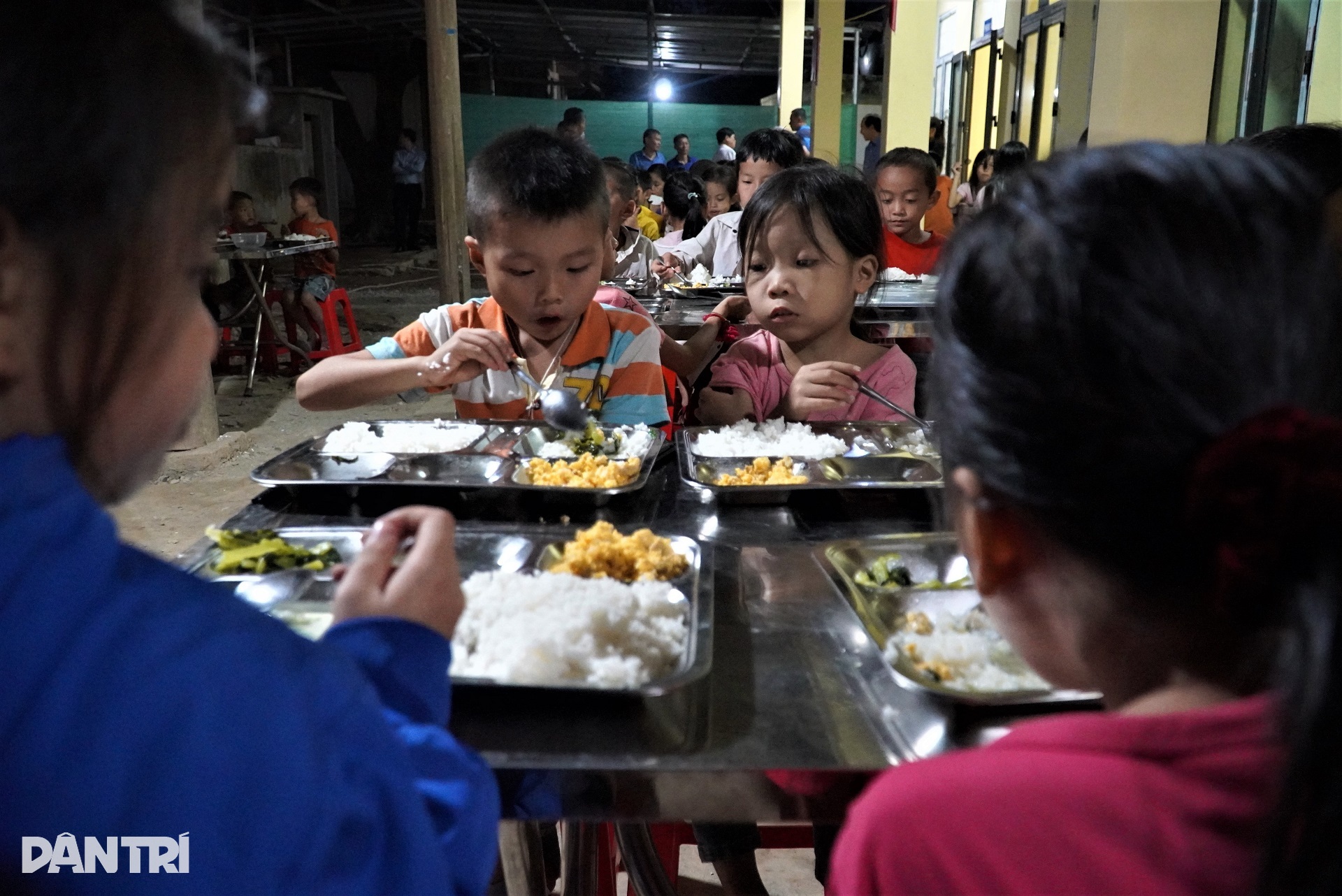 Từ nay, mùa mưa các em sẽ không sợ ẩm mốc, mùa hè không sợ nóng - 10 Từ nay, mùa mưa các em sẽ không sợ ẩm mốc, mùa hè không sợ nóng - 10