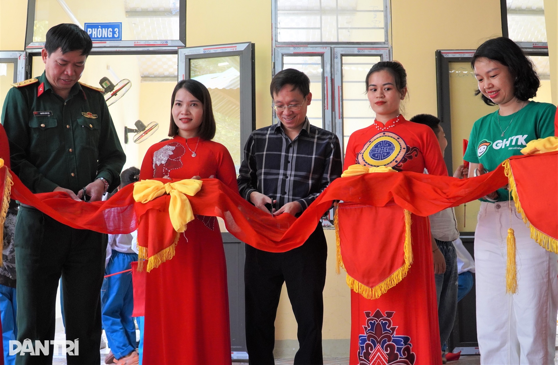 Từ nay, mùa mưa các em sẽ không sợ ẩm mốc, mùa hè không sợ nóng - 11 Từ nay, mùa mưa các em sẽ không sợ ẩm mốc, mùa hè không sợ nóng - 11