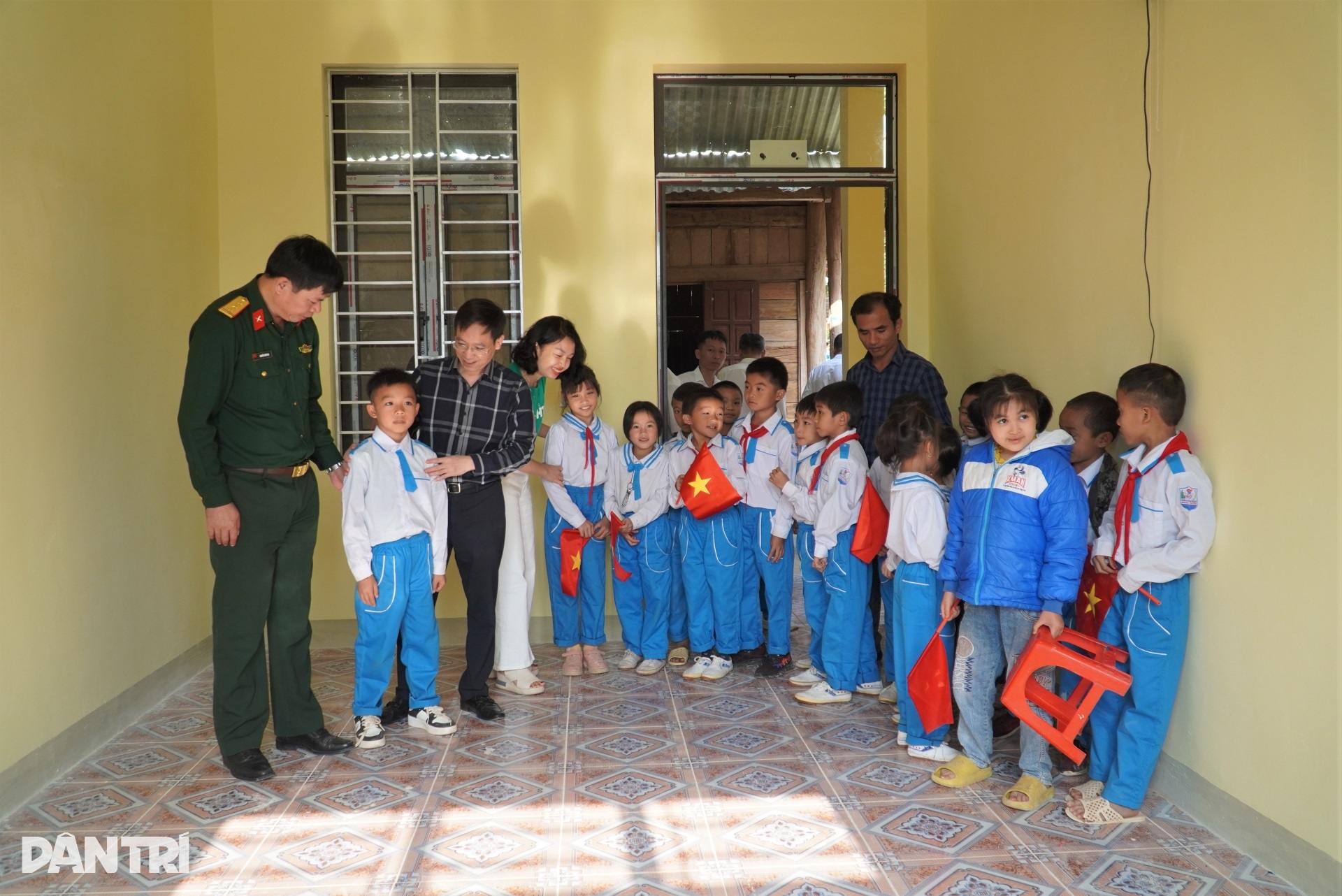 Từ nay, mùa mưa các em sẽ không sợ ẩm mốc, mùa hè không sợ nóng - 5 Từ nay, mùa mưa các em sẽ không sợ ẩm mốc, mùa hè không sợ nóng - 5