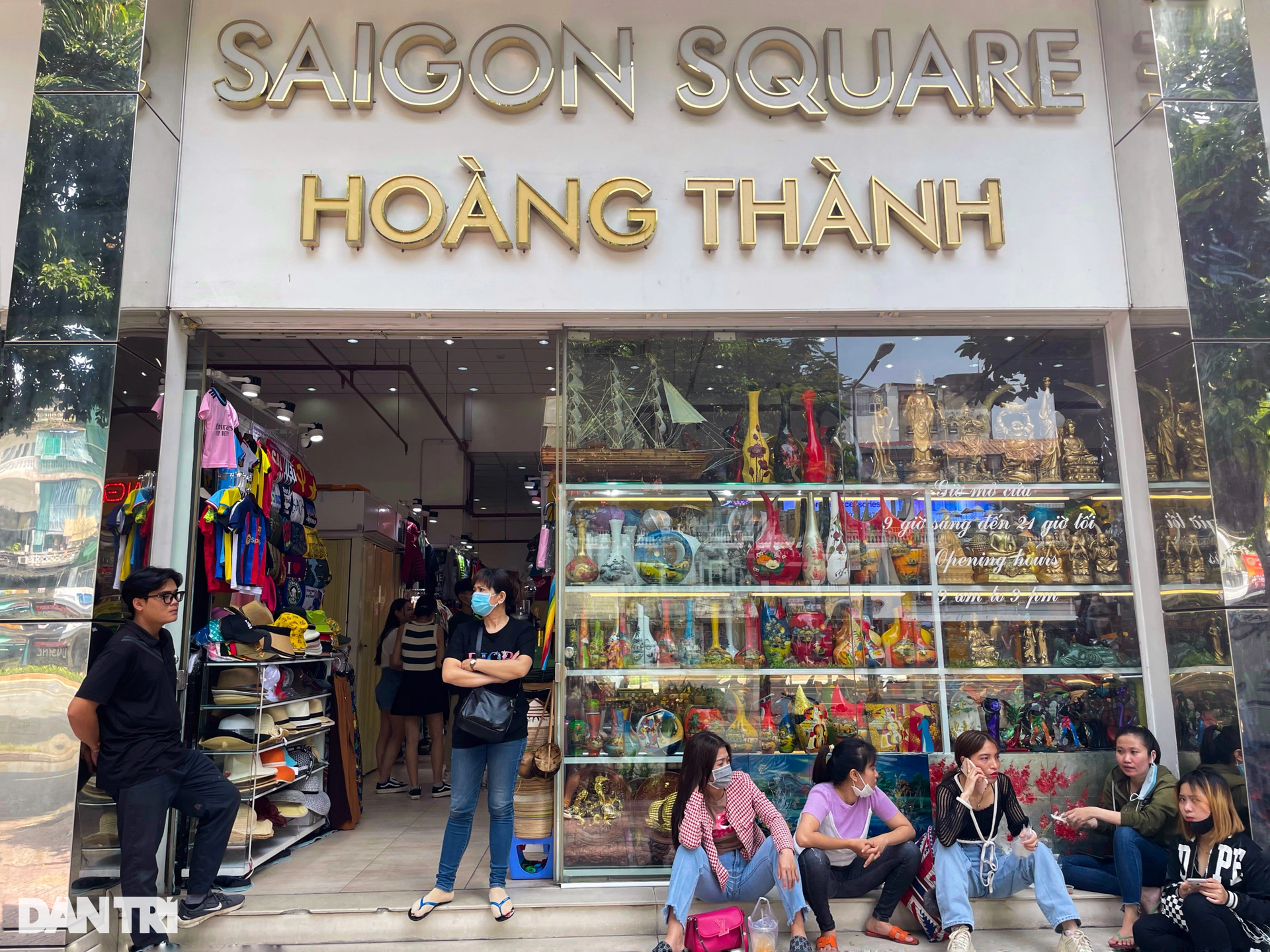 Tiểu thương Saigon Square đóng cửa hàng loạt sau khi bị kiểm tra