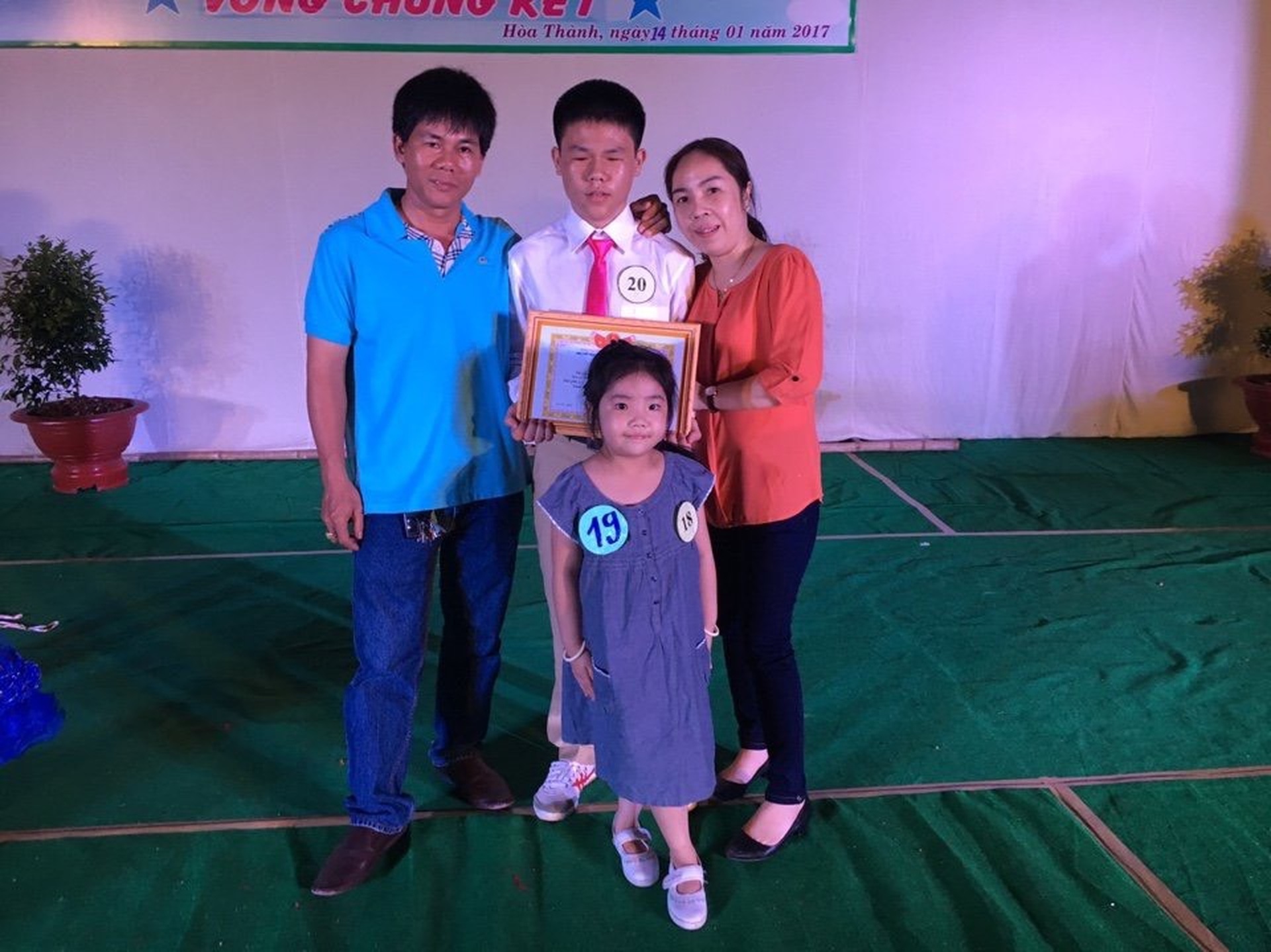 Cậu bé mù tiến thẳng vào đại học bằng giọng hát mẹ cho - 2