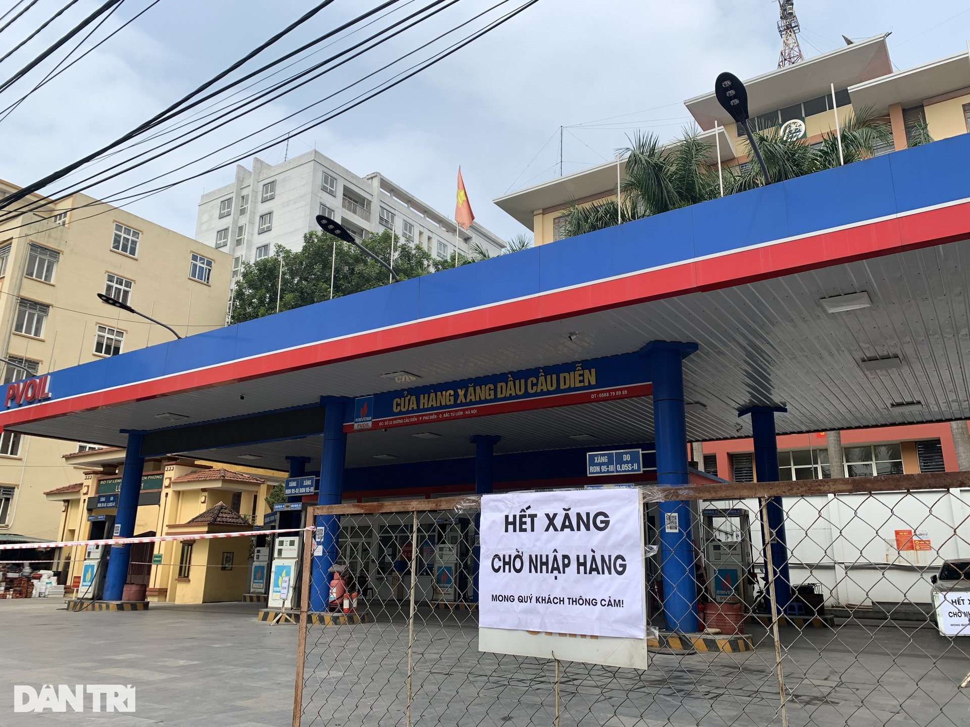 Mặc kệ giá xăng tăng, nhiều cây xăng ở Hà Nội vẫn đóng cửa im lìm - 13
