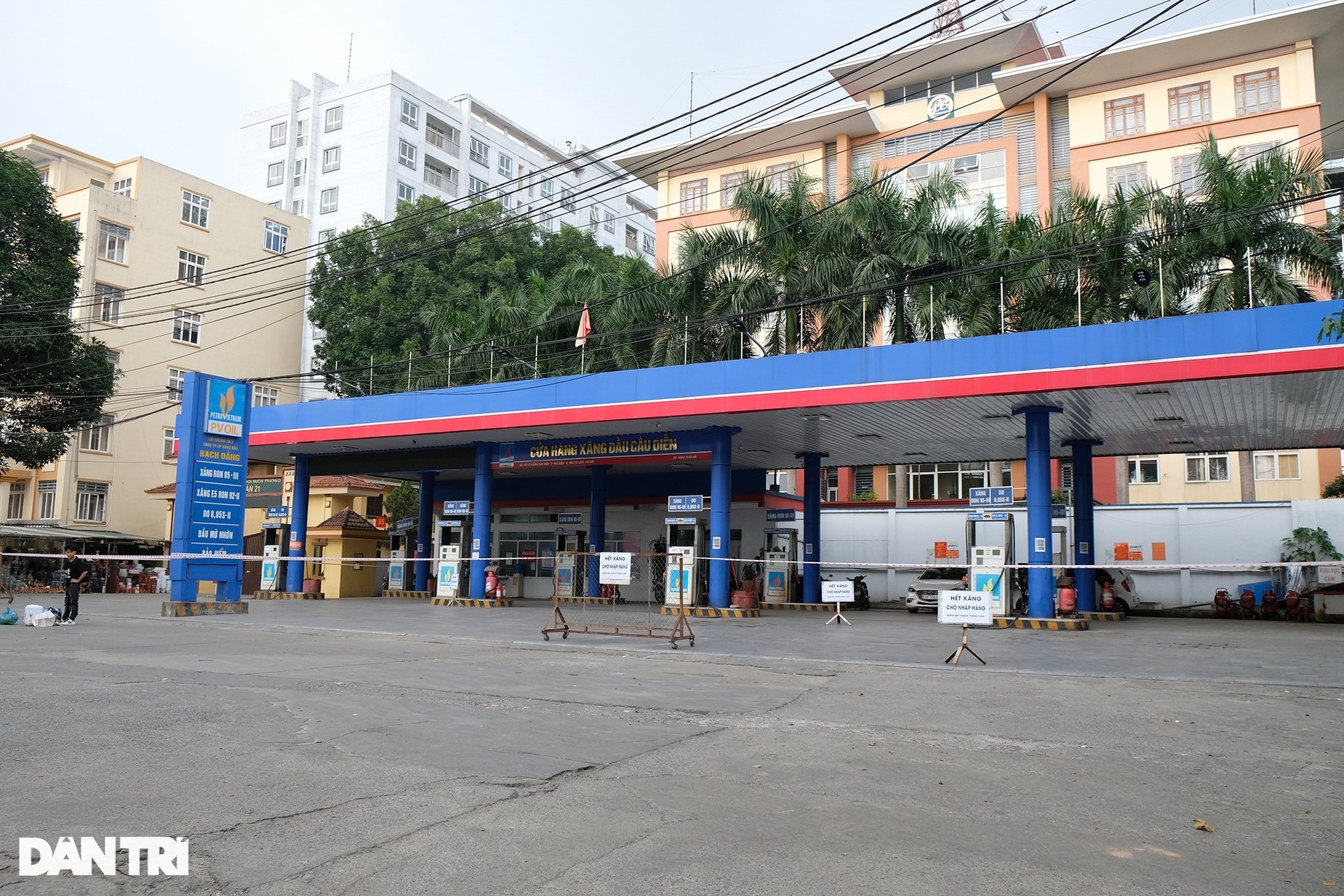 Mặc kệ giá xăng tăng, nhiều cây xăng ở Hà Nội vẫn đóng cửa im lìm - 5