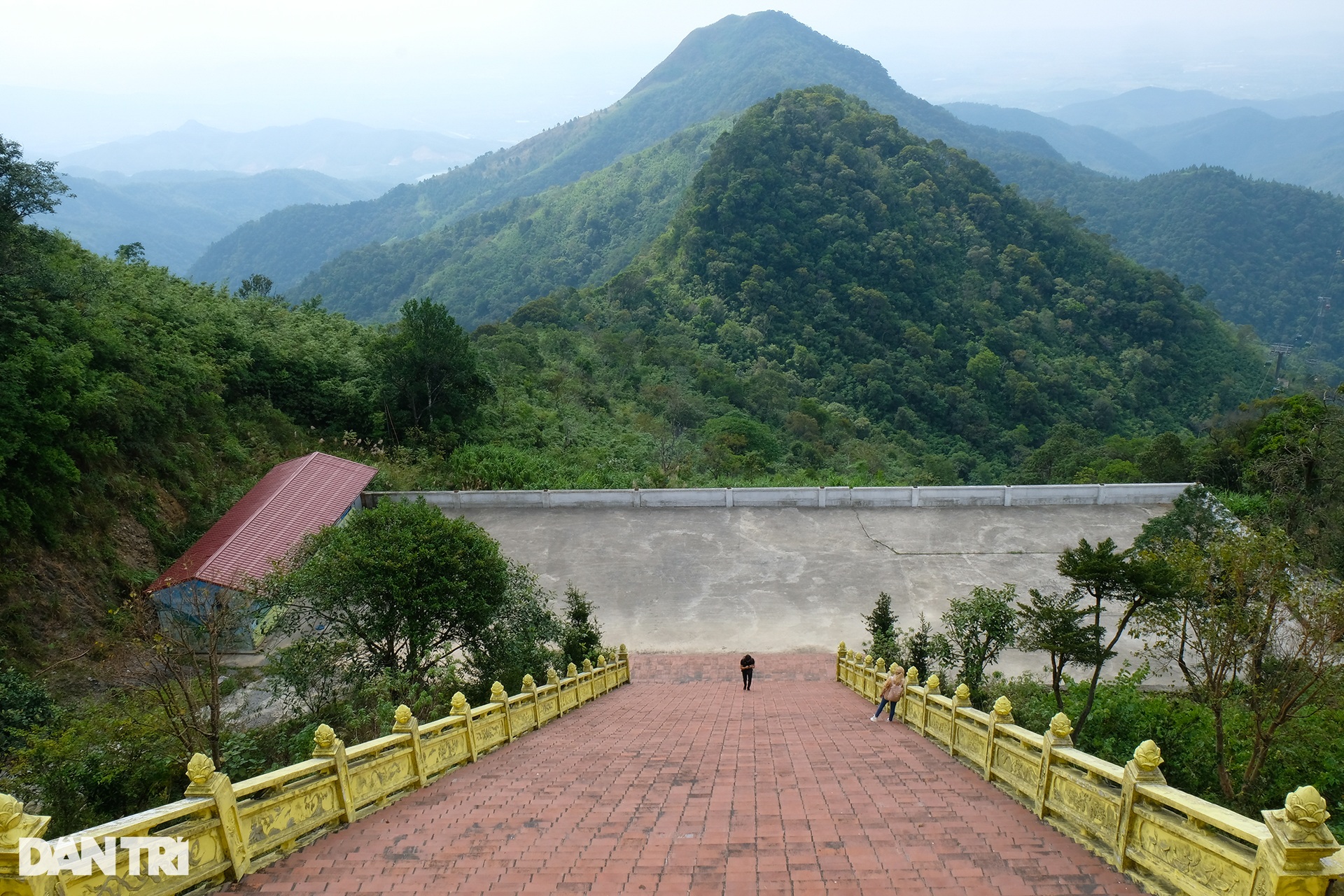 Chiêm ngưỡng ngôi chùa cổ cheo leo trên đỉnh núi ở Quảng Ninh - 5 Chiêm ngưỡng ngôi chùa cổ cheo leo trên đỉnh núi ở Quảng Ninh - 5