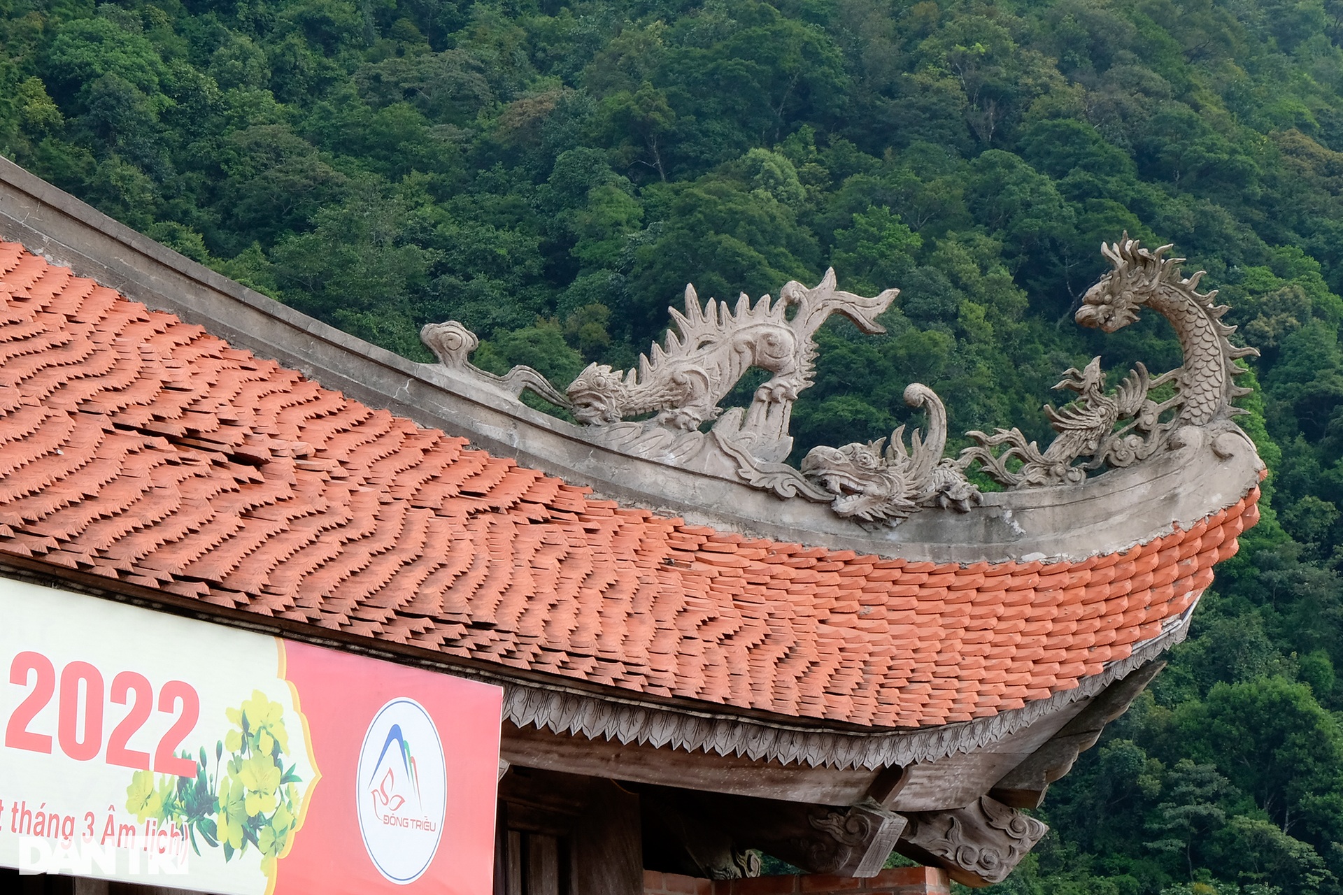 Chiêm ngưỡng ngôi chùa cổ cheo leo trên đỉnh núi ở Quảng Ninh - 4