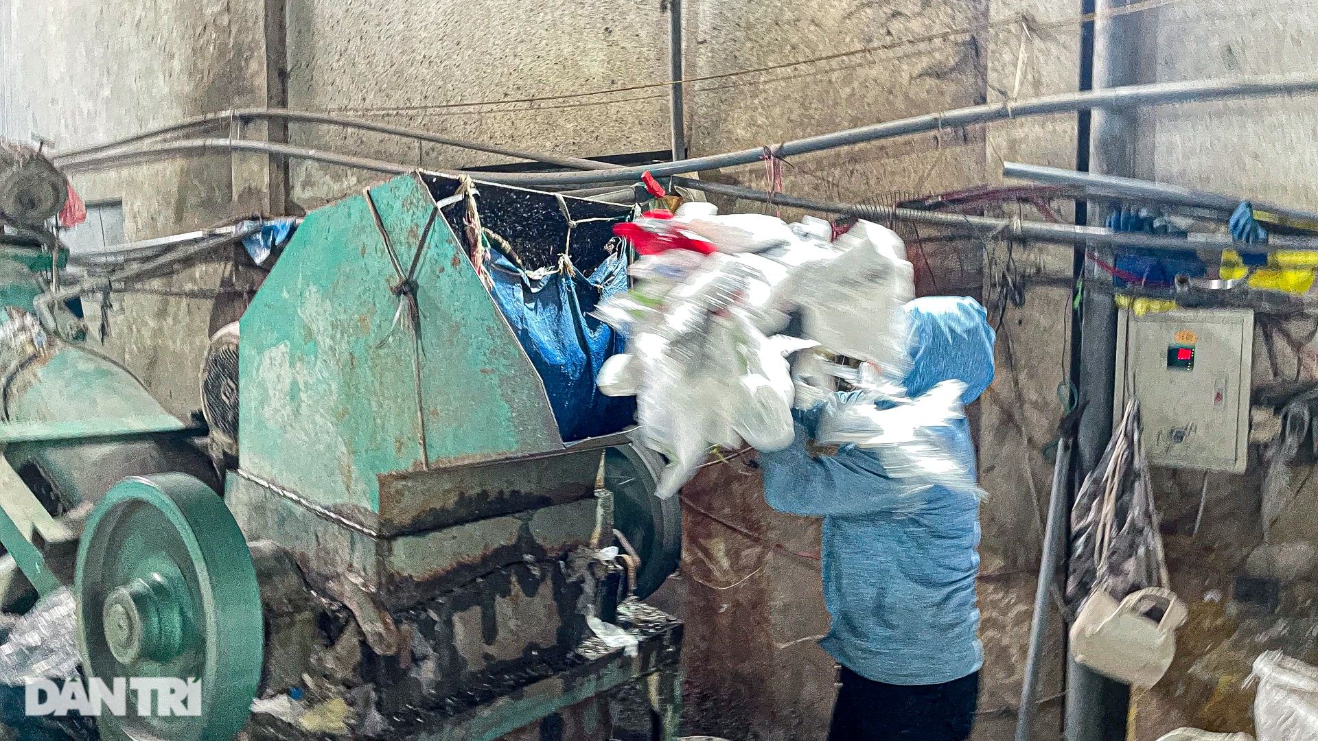 Rùng mình công nghệ tái chế nilon bẩn ở làng xay rác lớn nhất Việt Nam - 3 Rùng mình công nghệ tái chế nilon bẩn ở làng xay rác lớn nhất Việt Nam - 3