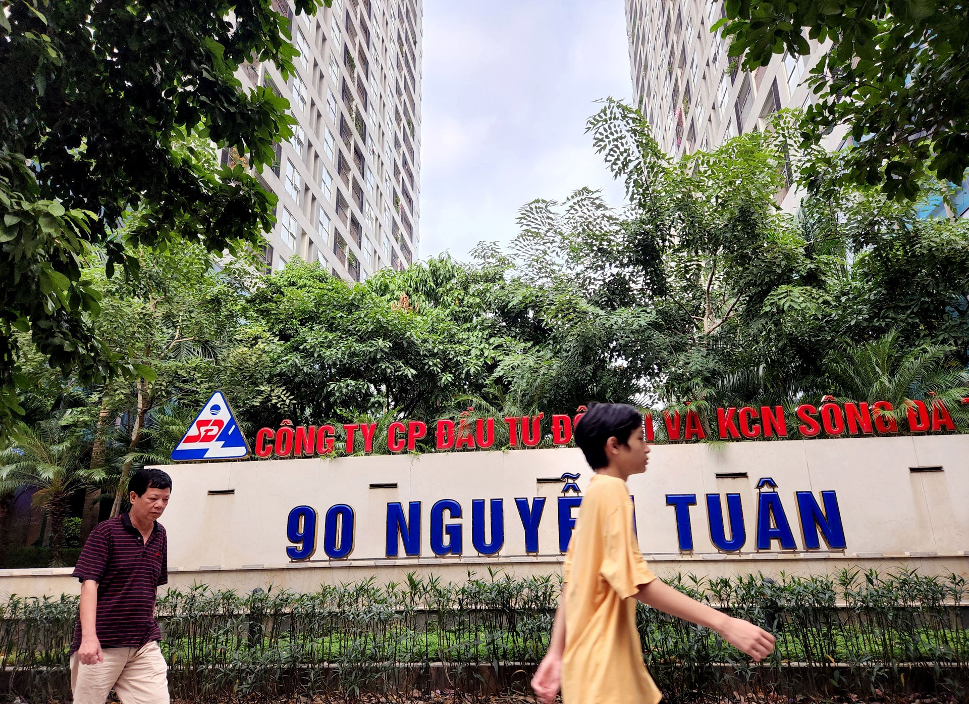 Đất vàng xí nghiệp xe buýt Hà Nội rời đi, chung cư liên tiếp mọc lên - 4 Đất vàng xí nghiệp xe buýt Hà Nội rời đi, chung cư liên tiếp mọc lên - 4