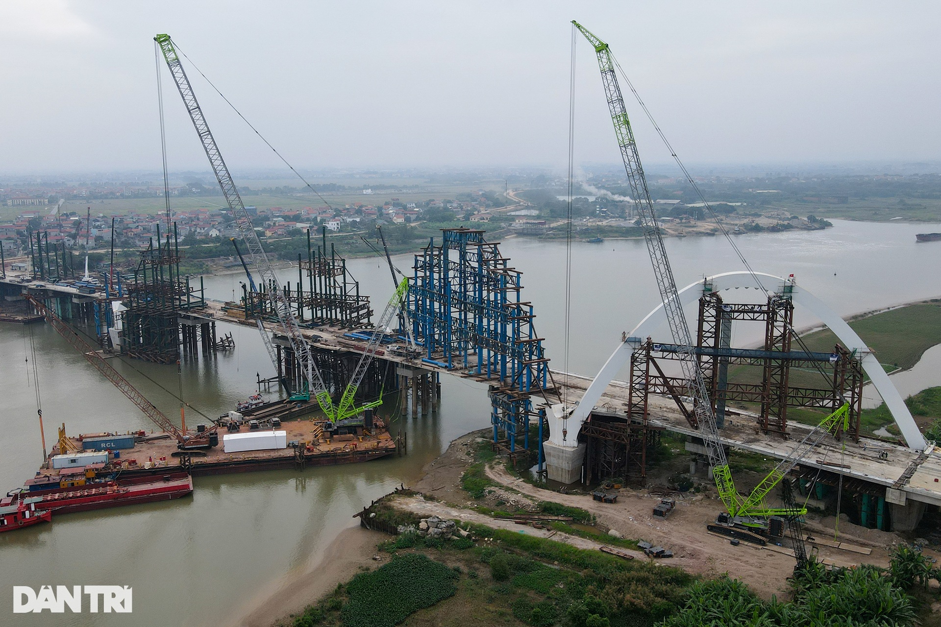 Công trường cầu vòm thép cao nhất Việt Nam trên sông Đuống - 6