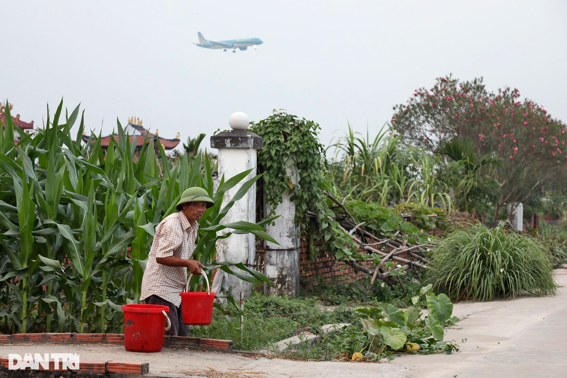 Sống dưới những chuyến bay - 12