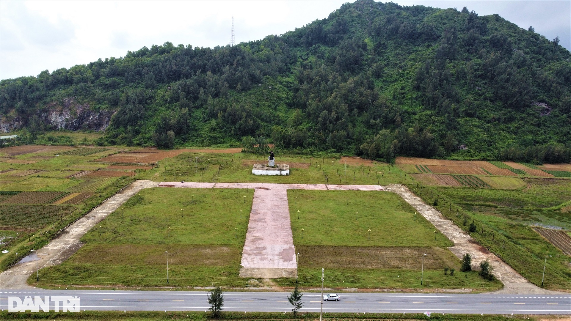 Dự án quảng trường vua Mai Hắc Đế hàng chục tỷ đồng dang dở sau 6 năm - 1 Dự án quảng trường vua Mai Hắc Đế hàng chục tỷ đồng dang dở sau 6 năm - 1