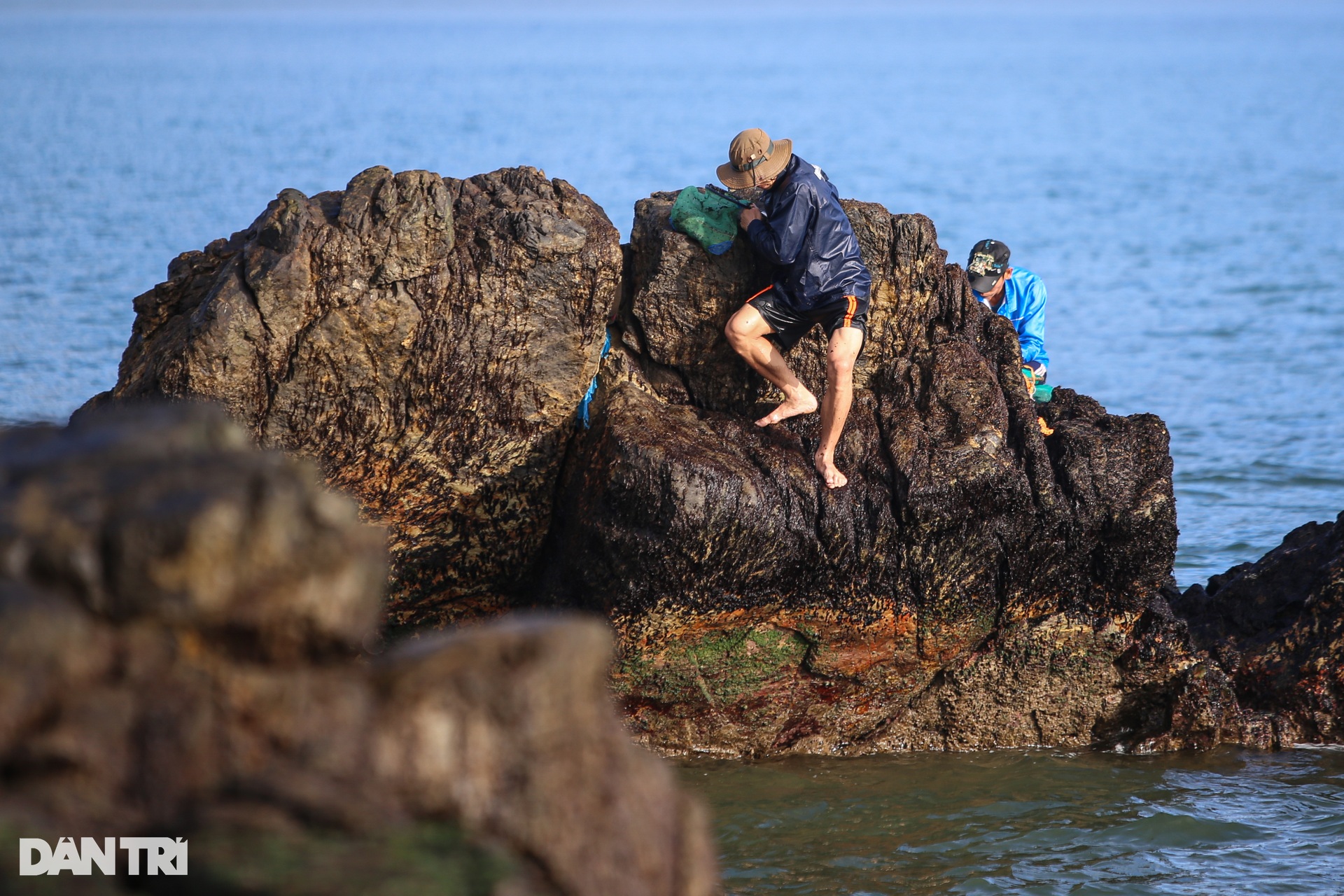 The story of birth - death on Nam O cliff: Slow down is... dead!  - 19