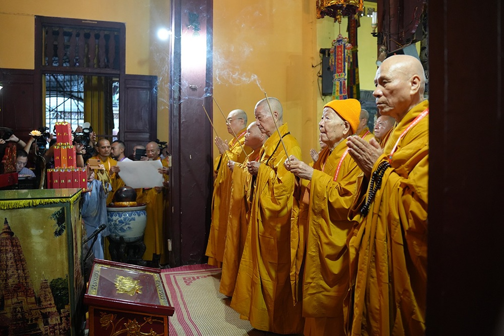 Lễ cung nghinh chư Tôn đức Giáo phẩm chào mừng Đại hội Phật giáo Việt Nam - 2 Lễ cung nghinh chư Tôn đức Giáo phẩm chào mừng Đại hội Phật giáo Việt Nam - 2