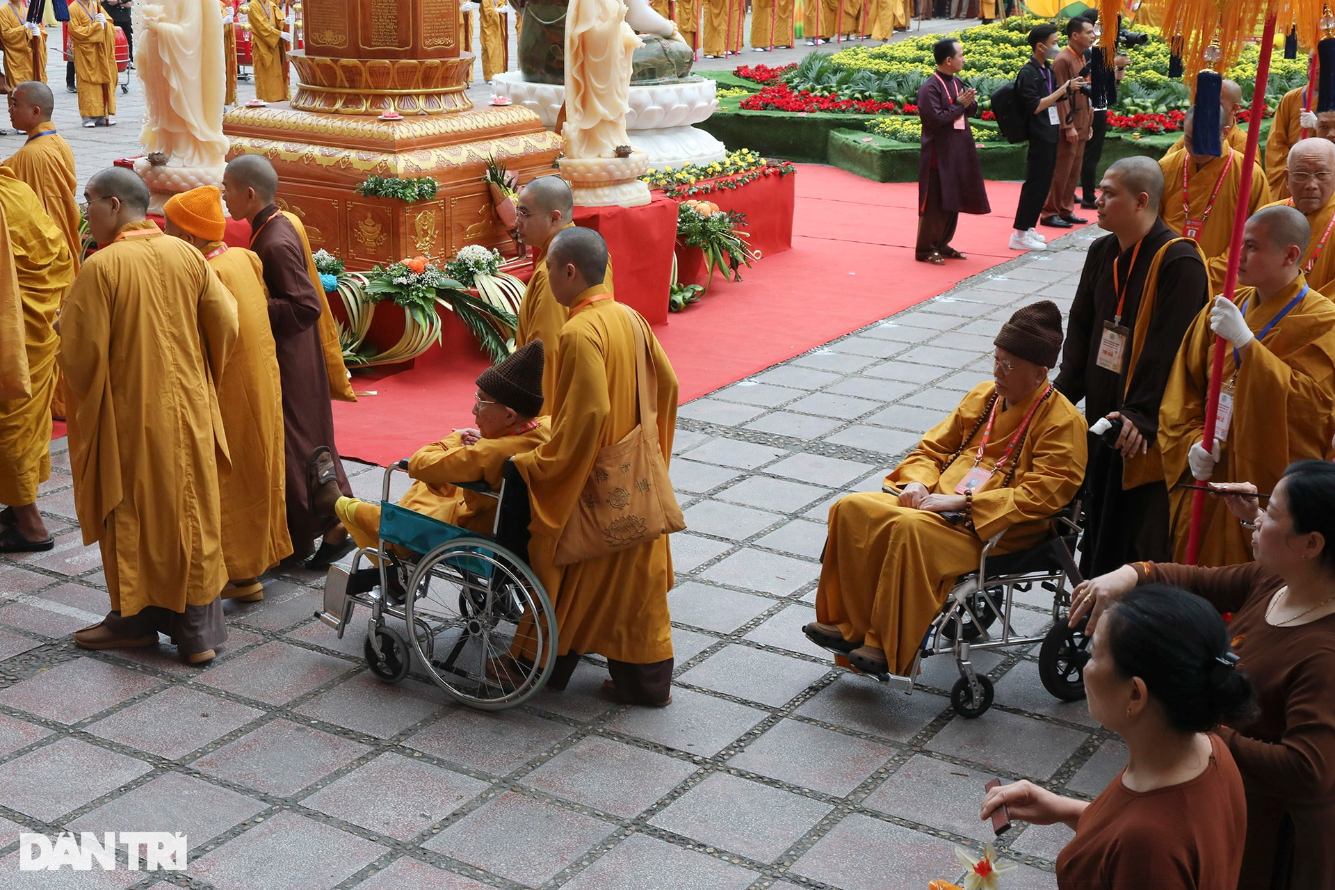 Lễ cung nghinh chư Tôn đức Giáo phẩm chào mừng Đại hội Phật giáo Việt Nam - 7 Lễ cung nghinh chư Tôn đức Giáo phẩm chào mừng Đại hội Phật giáo Việt Nam - 7