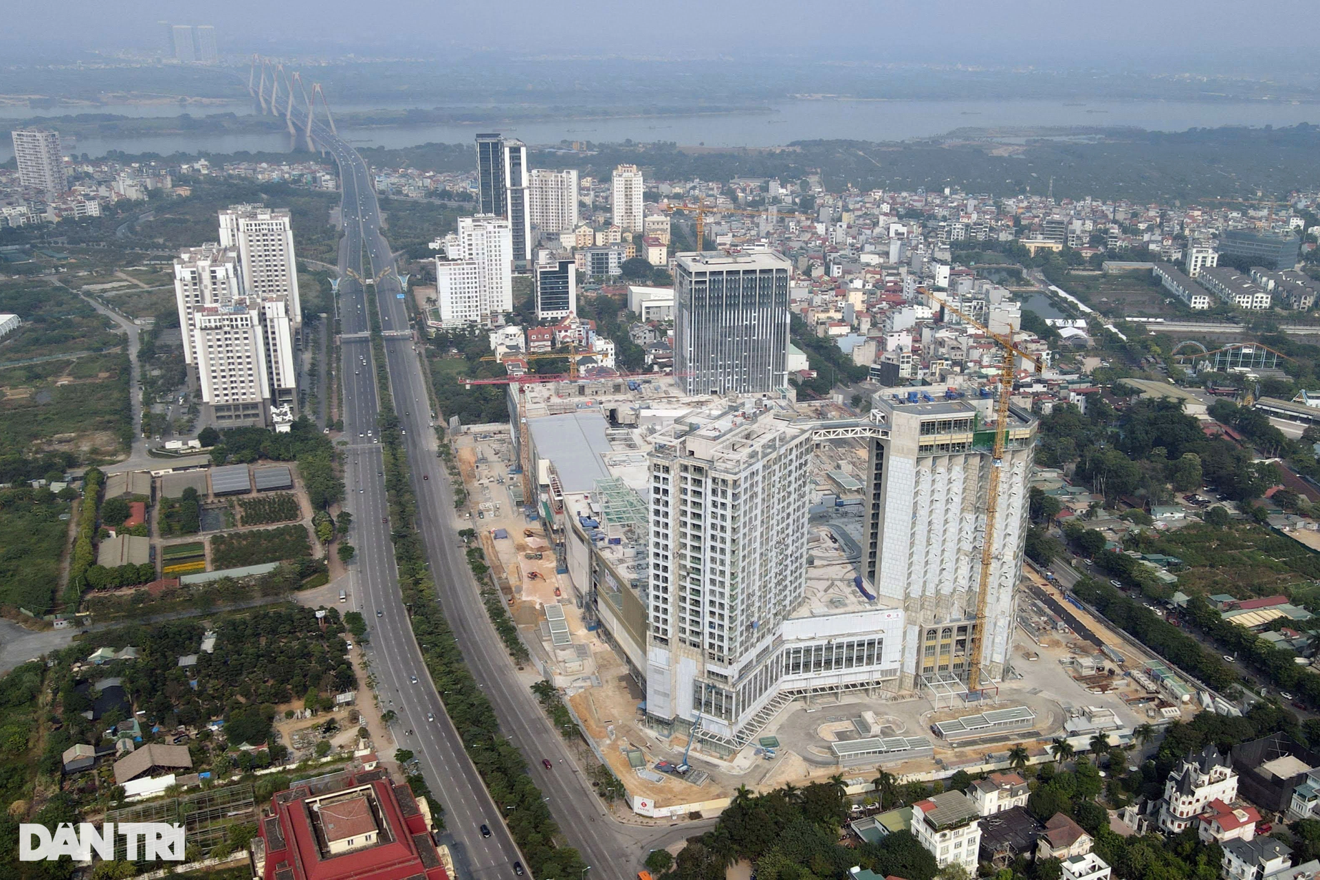 Cận cảnh công trường trăm triệu USD lột xác từ dự án "đắp chiếu" nhiều năm