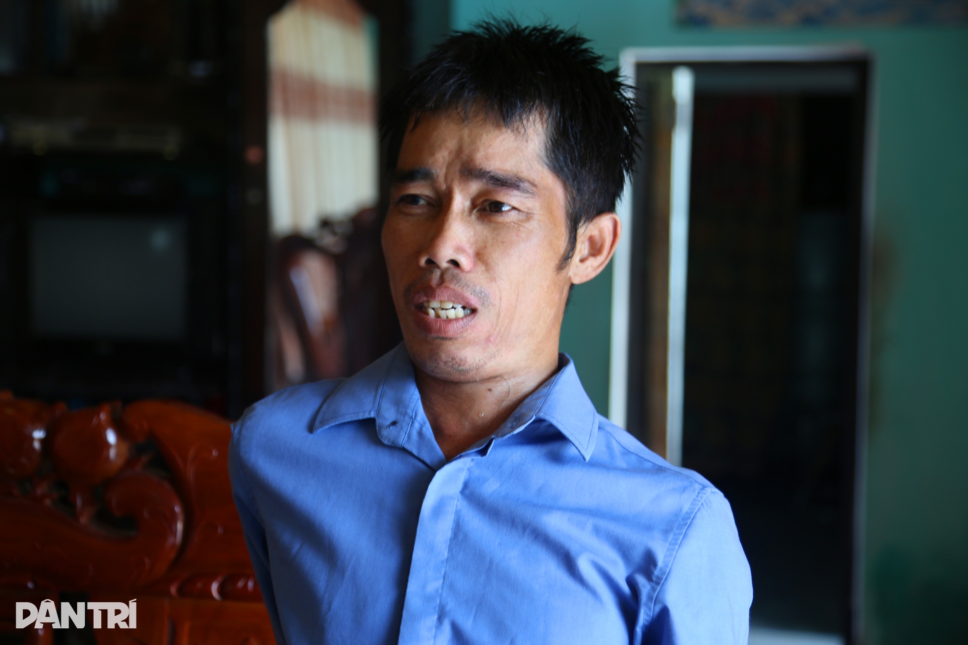 Người đàn ông tàn tật biến hạt gạo vô tri thành những bức tranh tiền triệu - 2 Người đàn ông tàn tật biến hạt gạo vô tri thành những bức tranh tiền triệu - 2