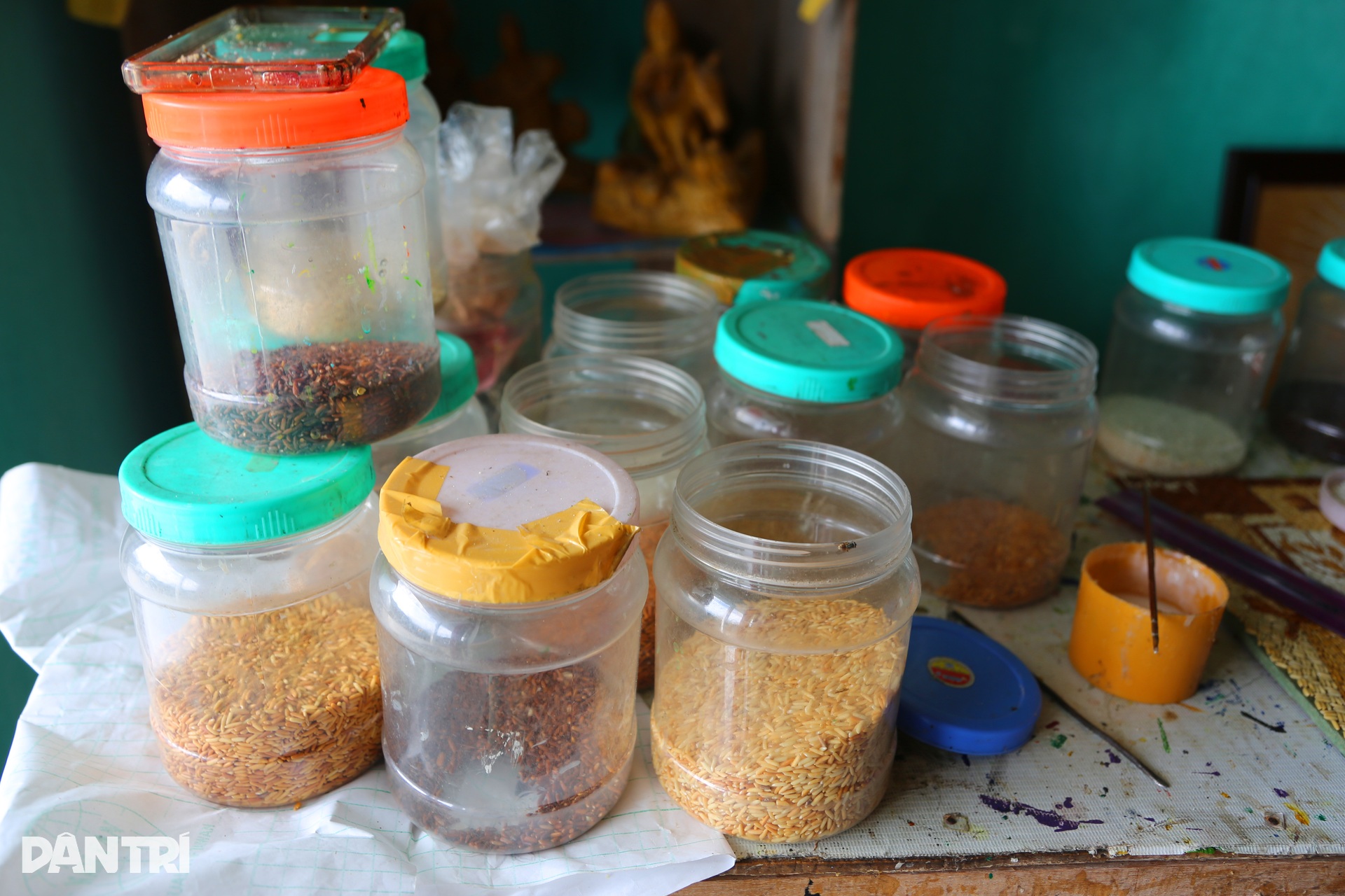 Disabled man turns inanimate rice grains into million-dollar paintings - 7