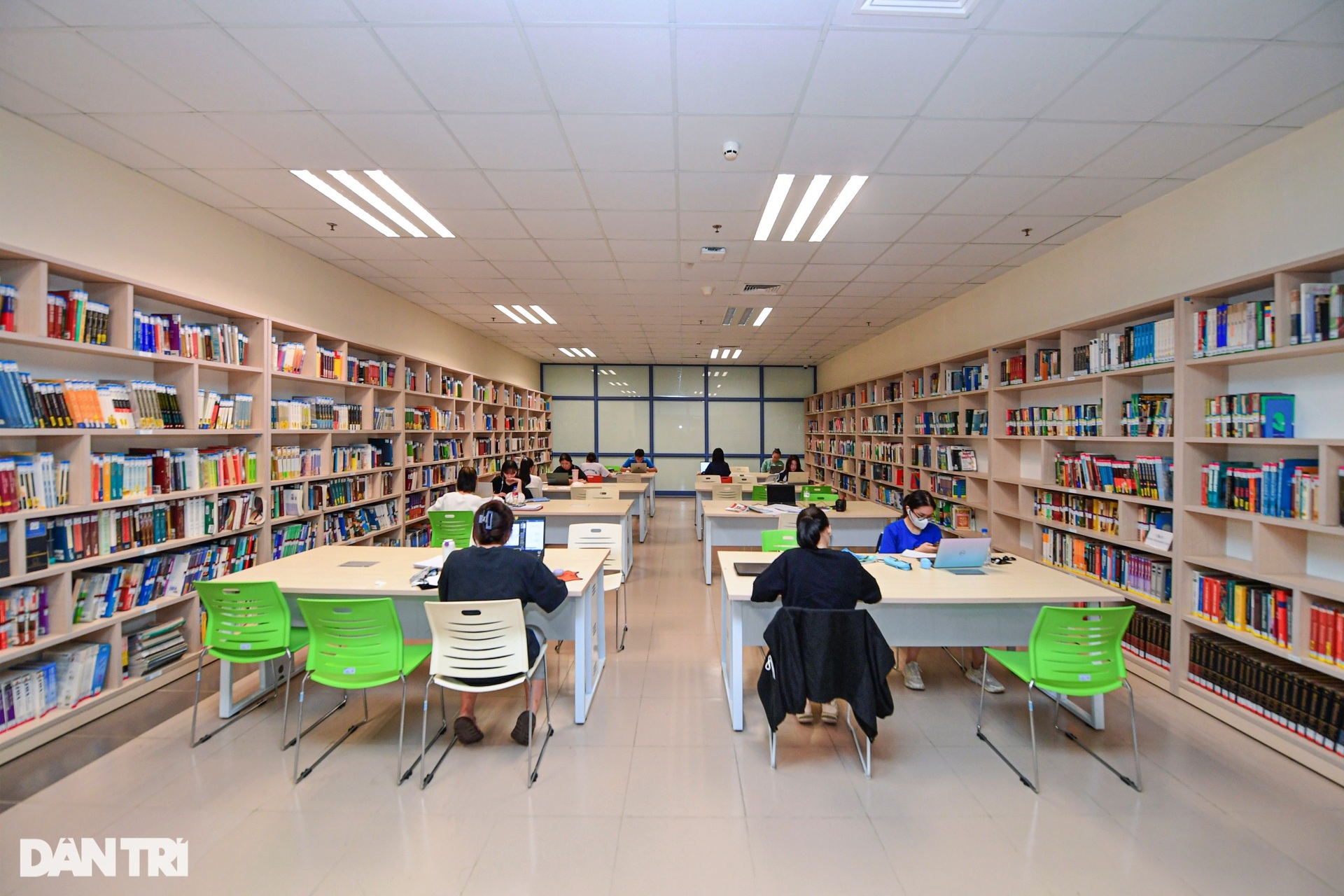 Khám phá thư viện được đầu tư gần 300 tỷ bên trong trường đại học ở Hà Nội - 8