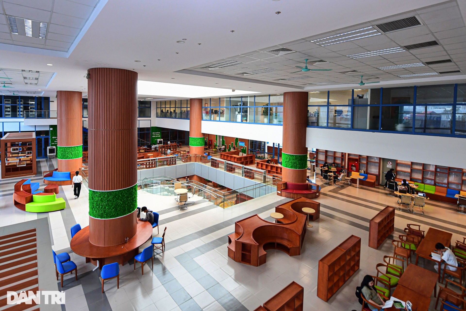 Khám phá thư viện được đầu tư gần 300 tỷ bên trong trường đại học ở Hà Nội - 4