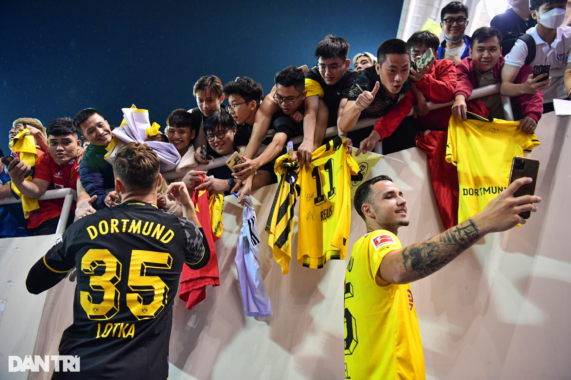 Văn Toàn khiến Mats Hummels hít khói trong chiến thắng của tuyển Việt Nam - 19 Văn Toàn khiến Mats Hummels hít khói trong chiến thắng của tuyển Việt Nam - 19