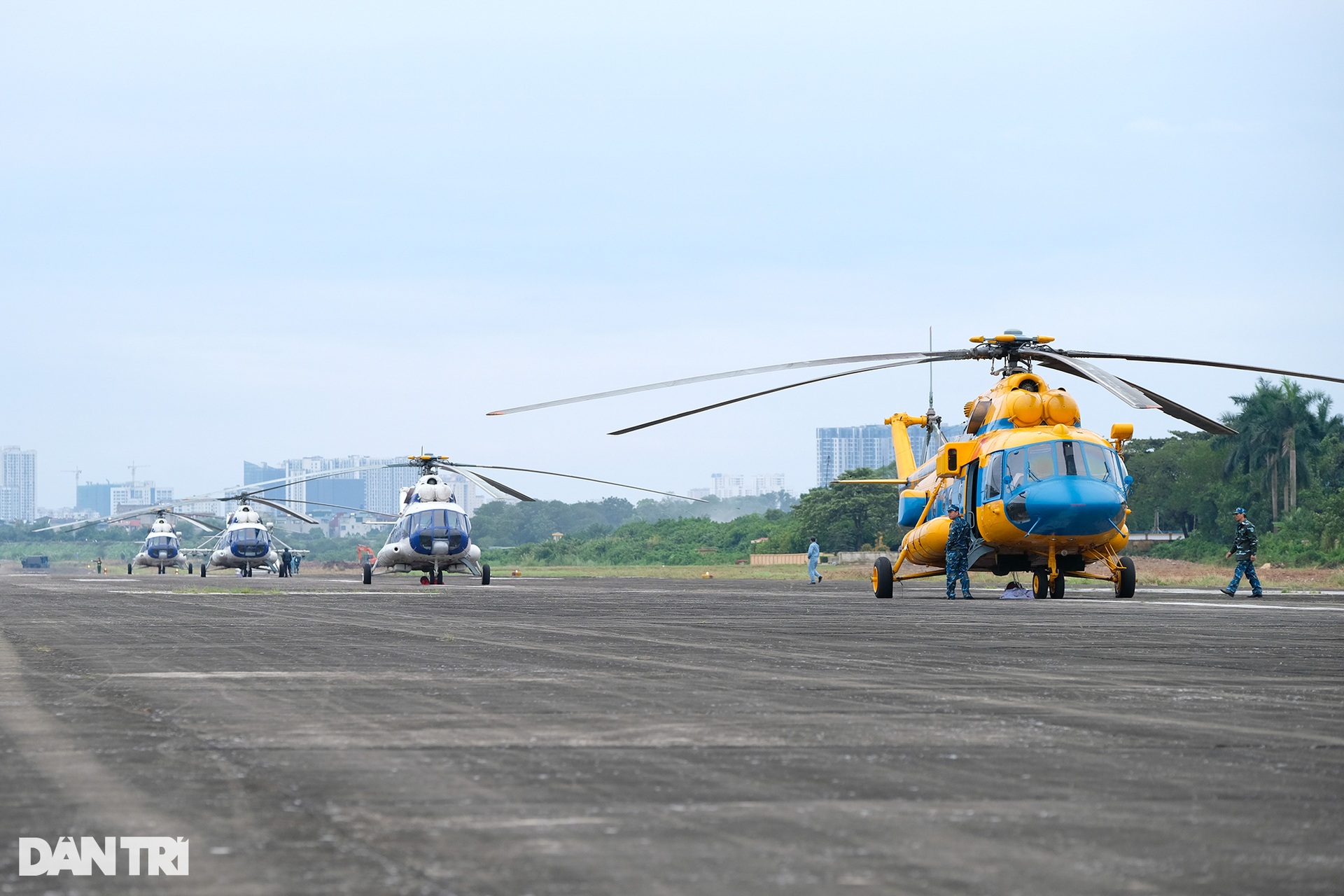 Cận cảnh dàn trực thăng bay huấn luyện phục vụ Triển lãm Quốc phòng quốc tế - 1