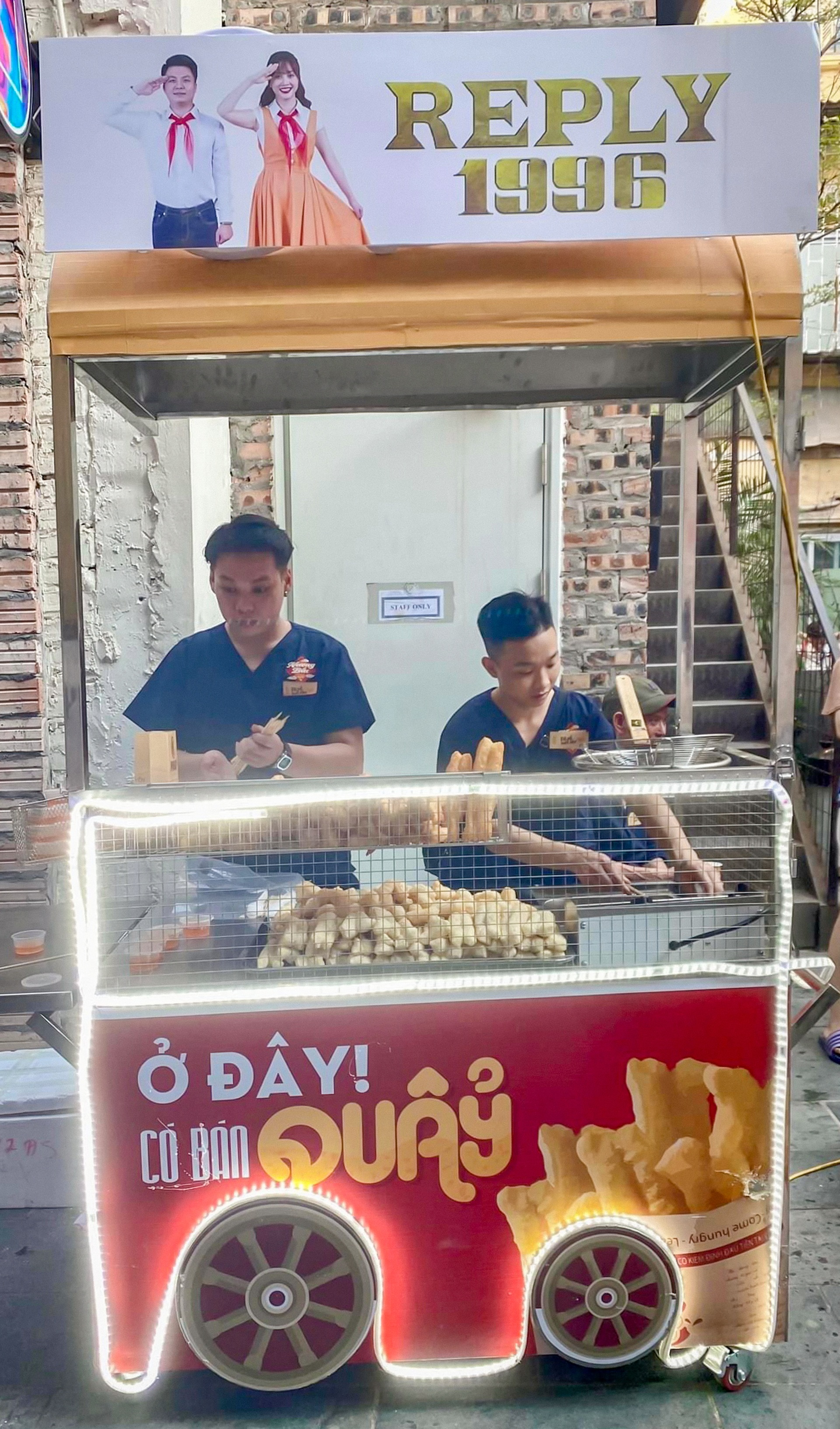 Cặp đôi Hà Nội tổ chức đám cưới độc lạ và chuyện tình sau 25 năm bỏ lỡ nhau - 6 Cặp đôi Hà Nội tổ chức đám cưới độc lạ và chuyện tình sau 25 năm bỏ lỡ nhau - 6