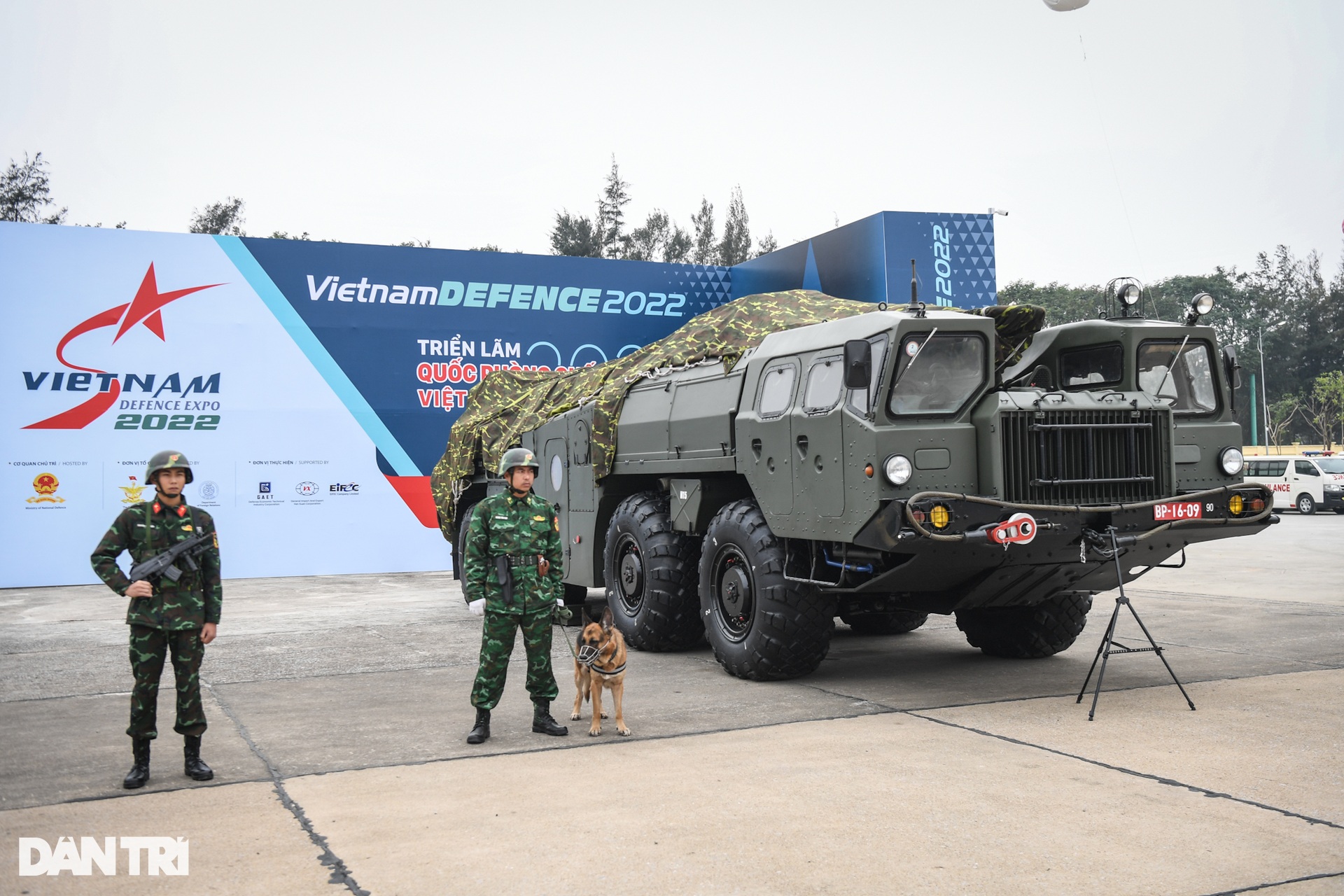 Mô hình khí tài các nước tại triển lãm quốc phòng Việt Nam  VnExpress