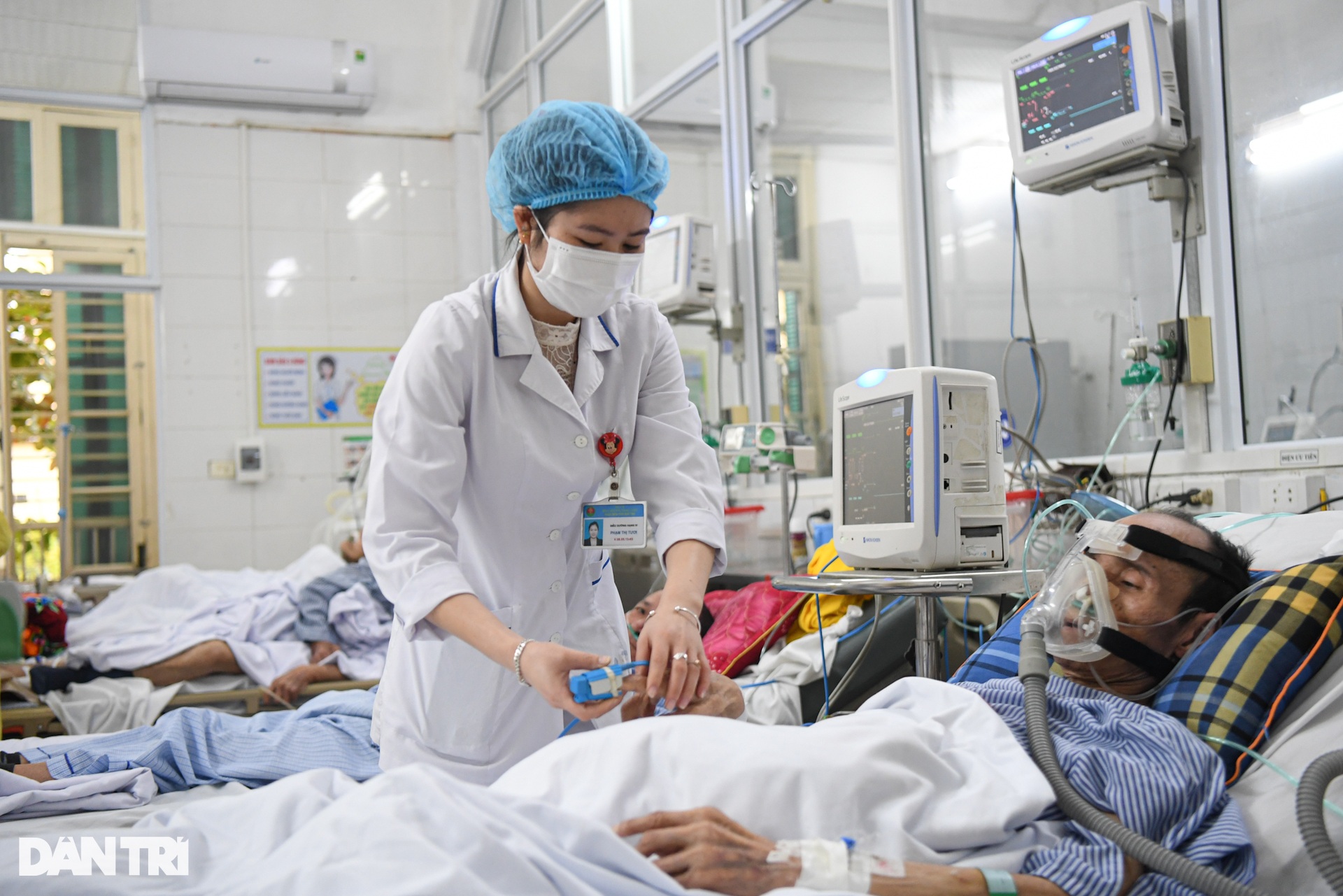 Hà Nội: Nhiều người nhập viện, nguy kịch vì đợt rét chớp nhoáng - 5
