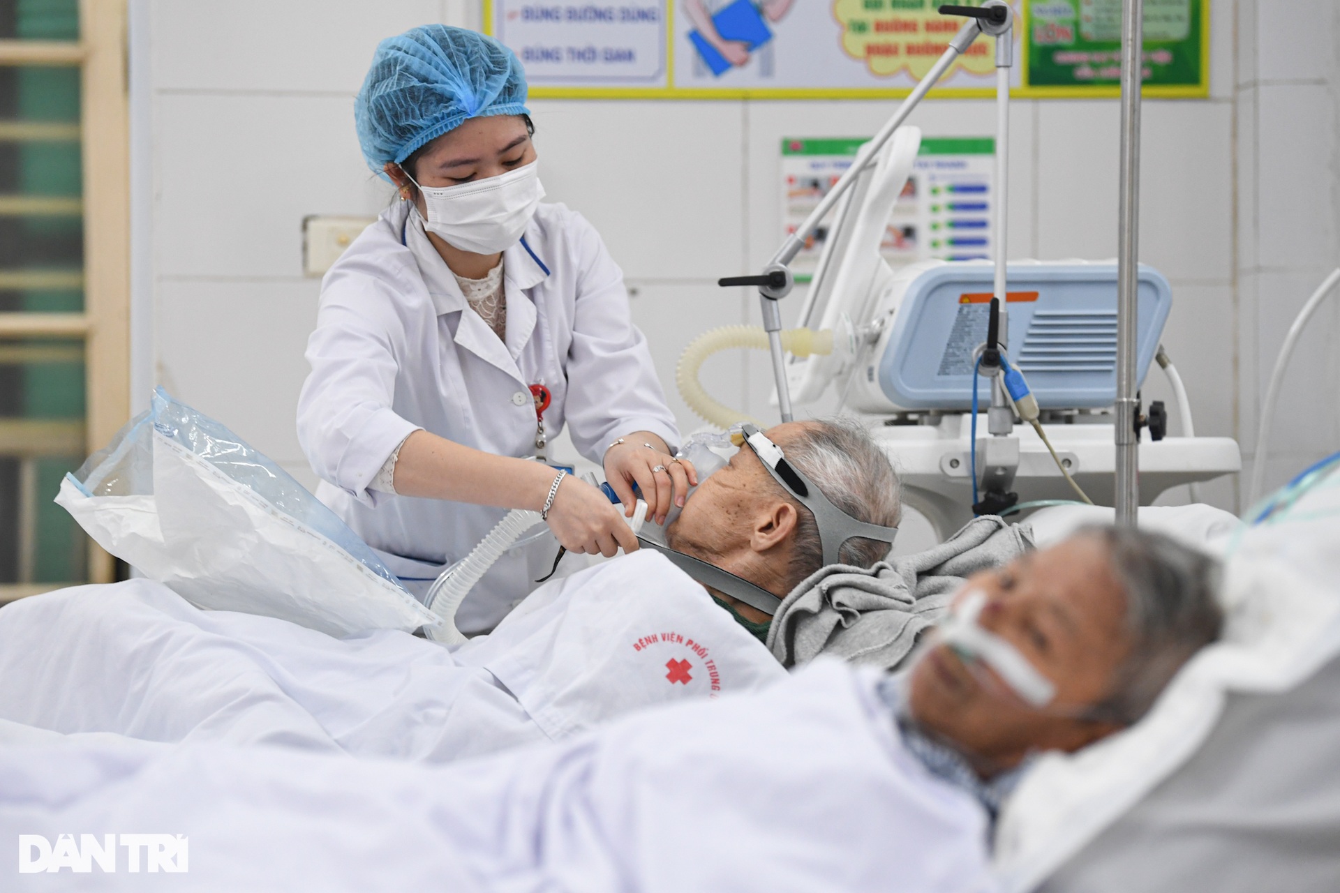 Hà Nội: Nhiều người nhập viện, nguy kịch vì đợt rét chớp nhoáng - 7