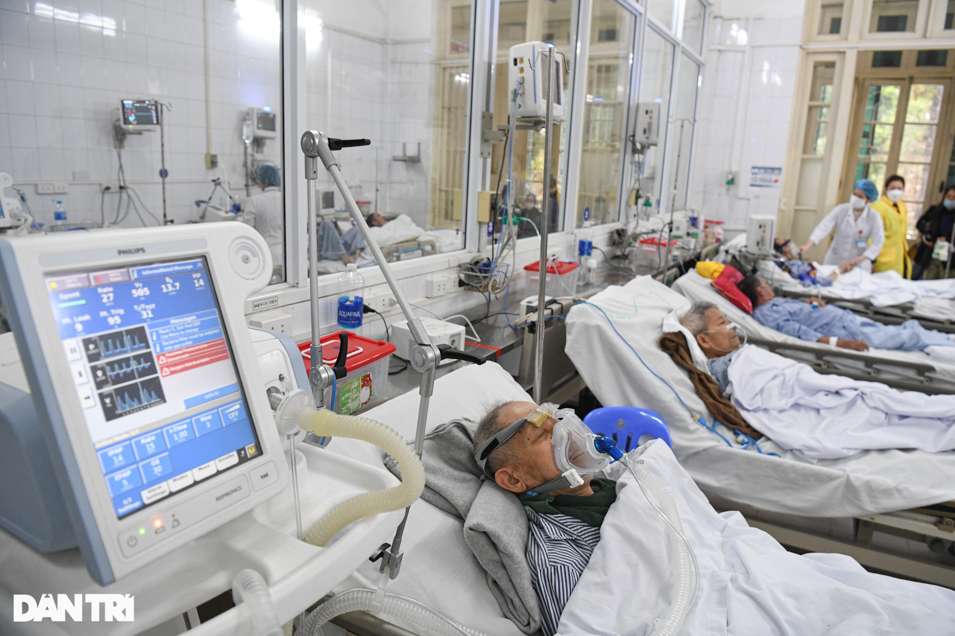 Hà Nội: Nhiều người nhập viện, nguy kịch vì đợt rét chớp nhoáng - 14