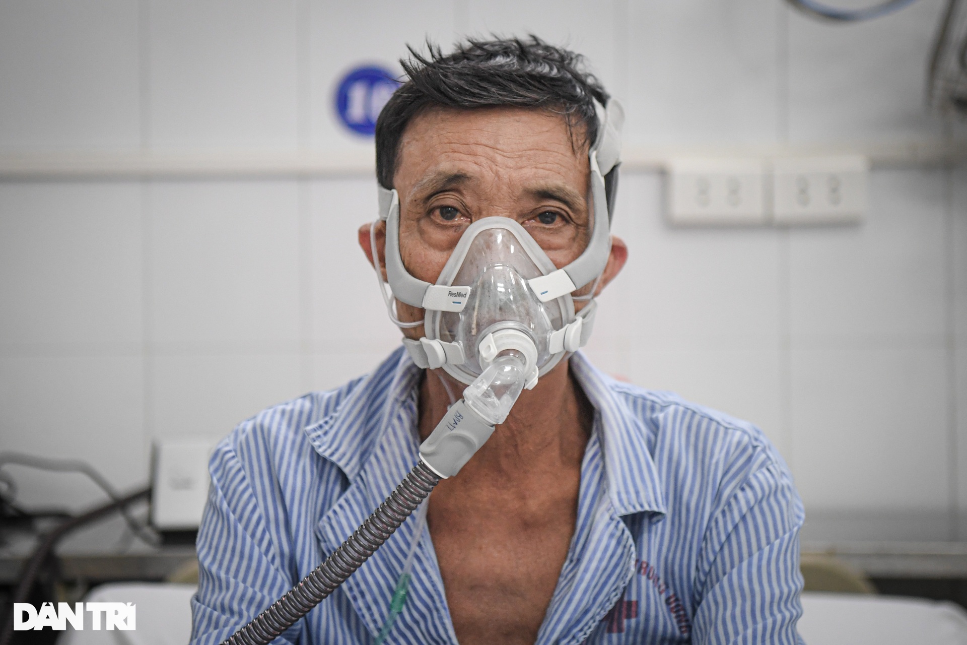 Hà Nội: Nhiều người nhập viện, nguy kịch vì đợt rét chớp nhoáng - 4