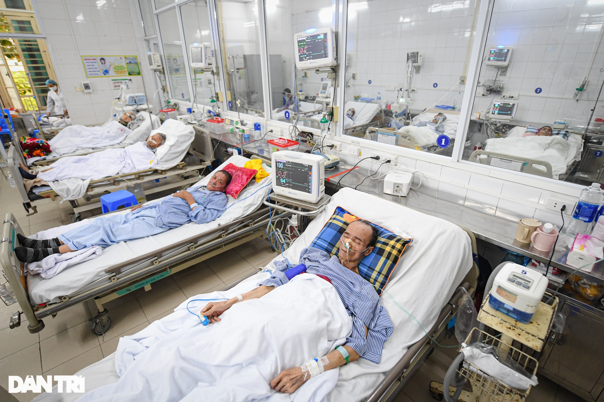 Hà Nội: Nhiều người nhập viện, nguy kịch vì đợt rét chớp nhoáng - 2