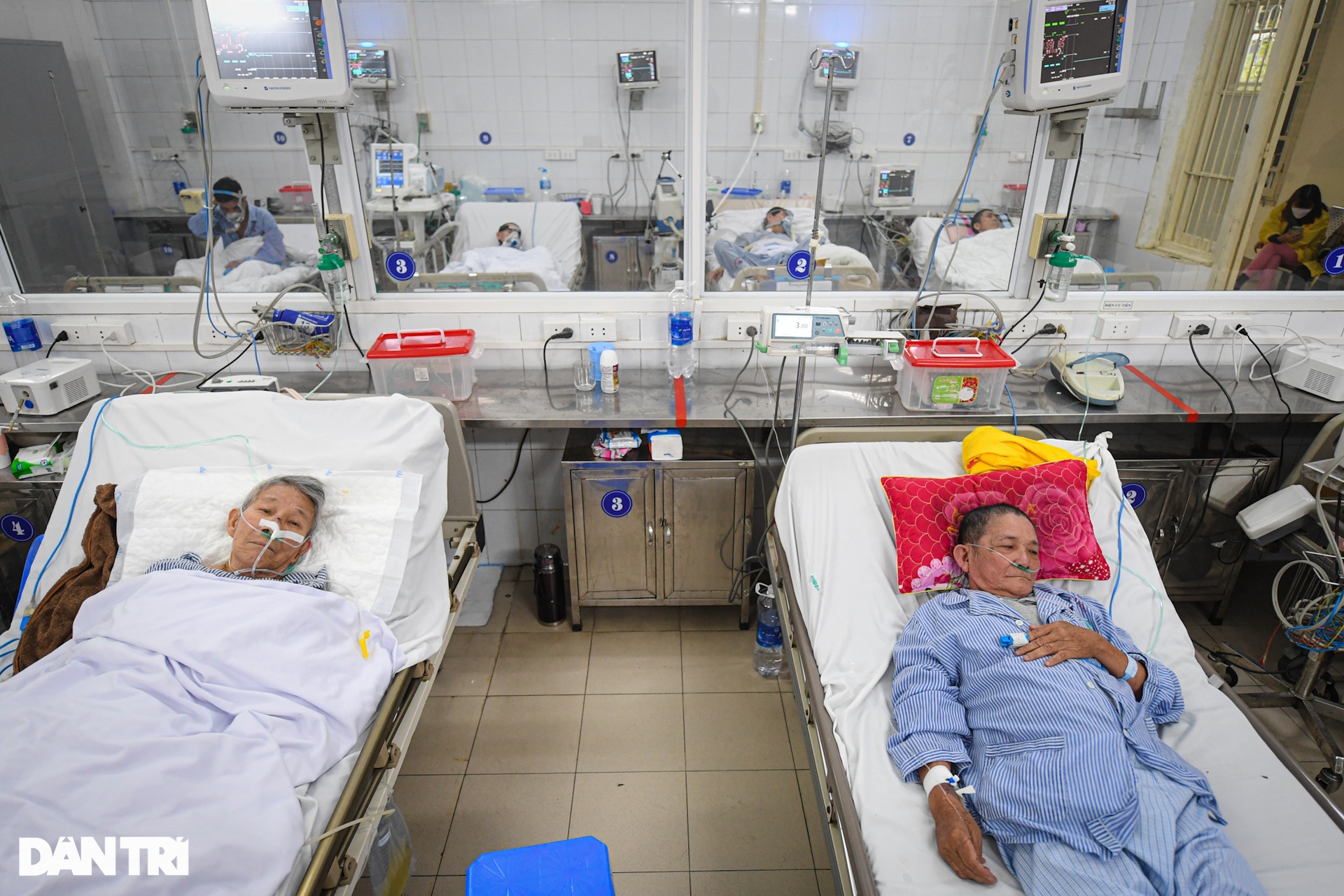 Hà Nội: Nhiều người nhập viện, nguy kịch vì đợt rét chớp nhoáng - 10