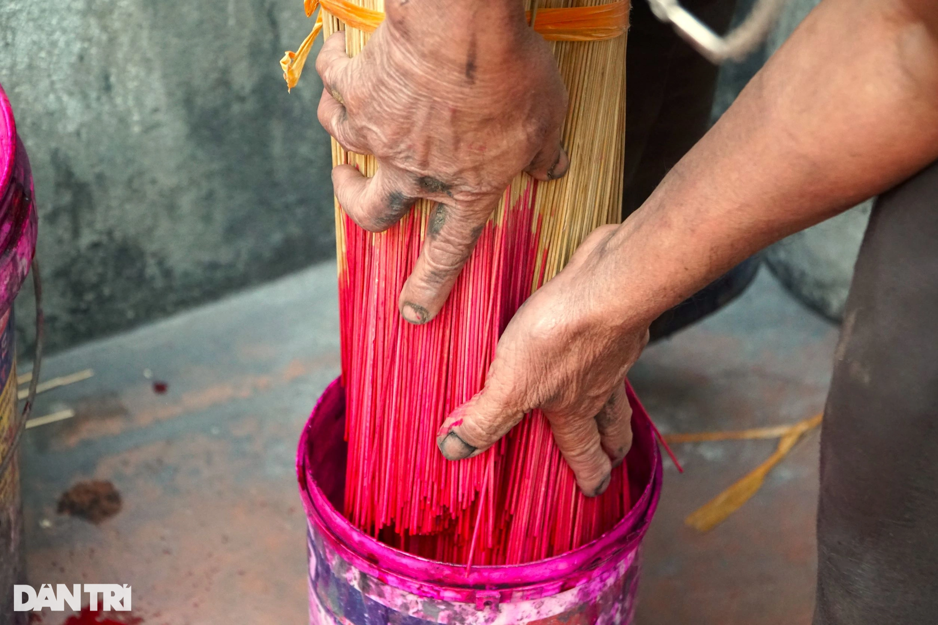 The person who keeps the spirit of the village making incense more than 300 years old - 5