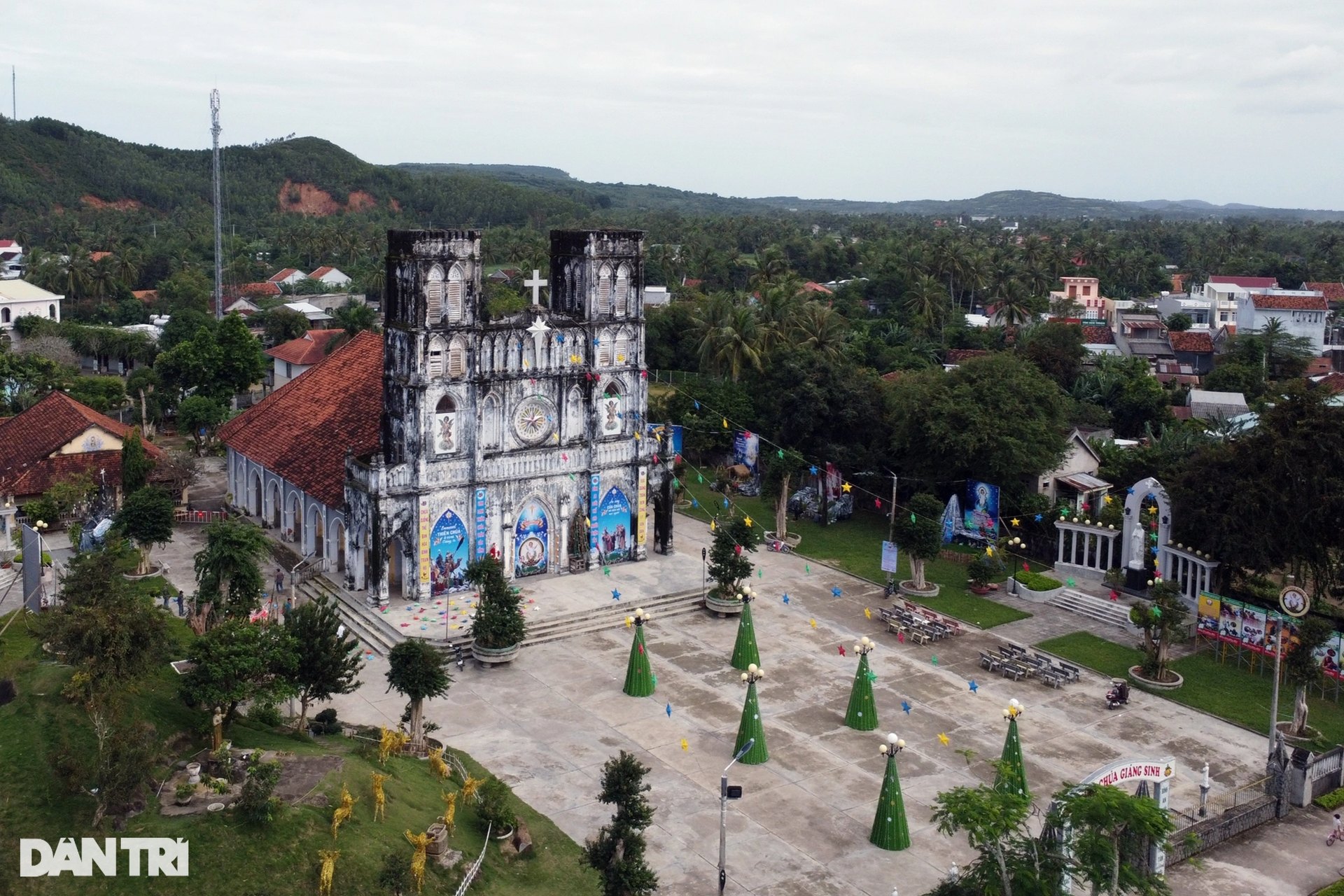 Ghé thăm nhà thờ cổ, nơi lưu giữ cuốn sách quốc ngữ đầu tiên của nước ta - 1