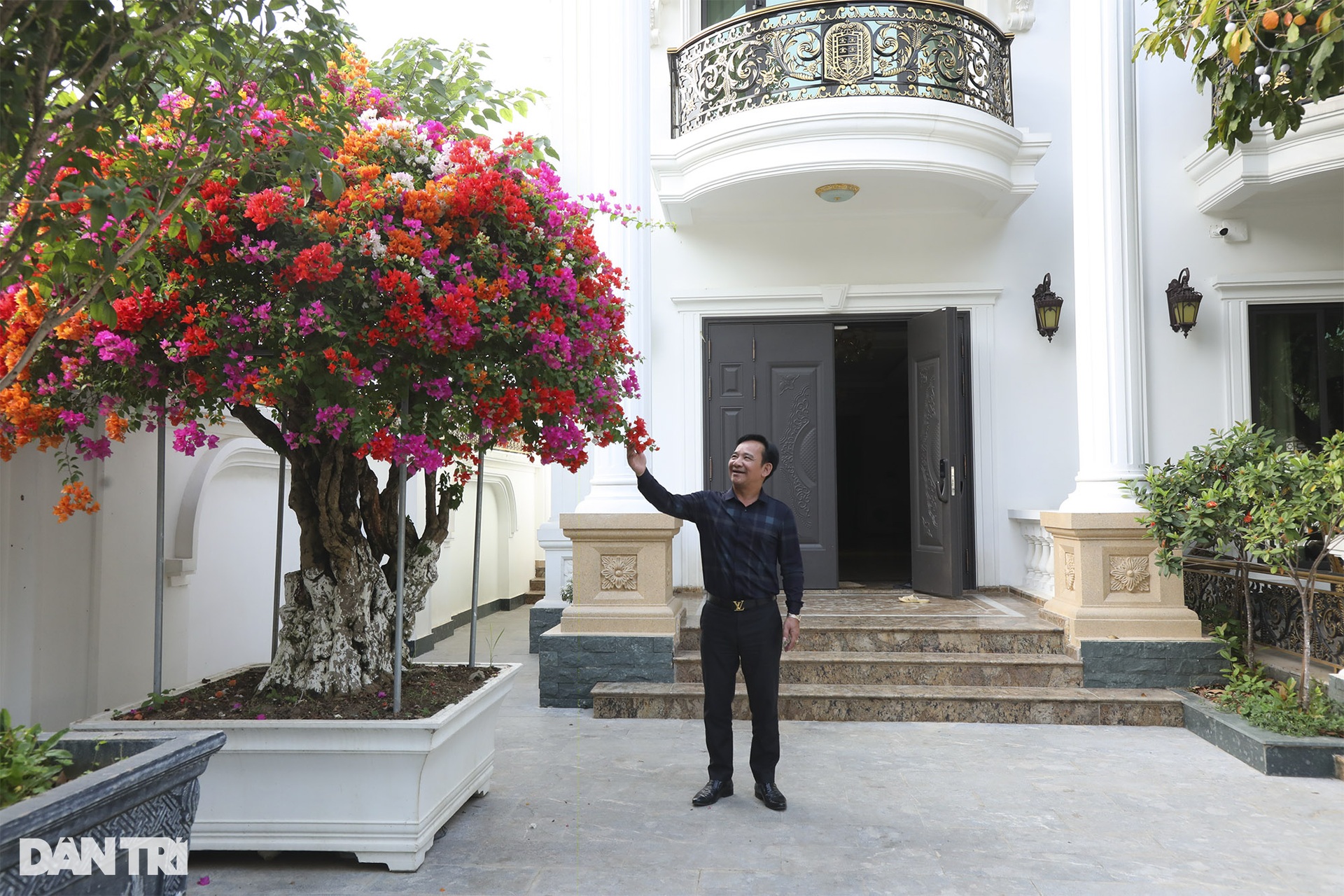 Biệt thự nhà vườn như lâu đài của Đại gia chân đất Quang Tèo - 1