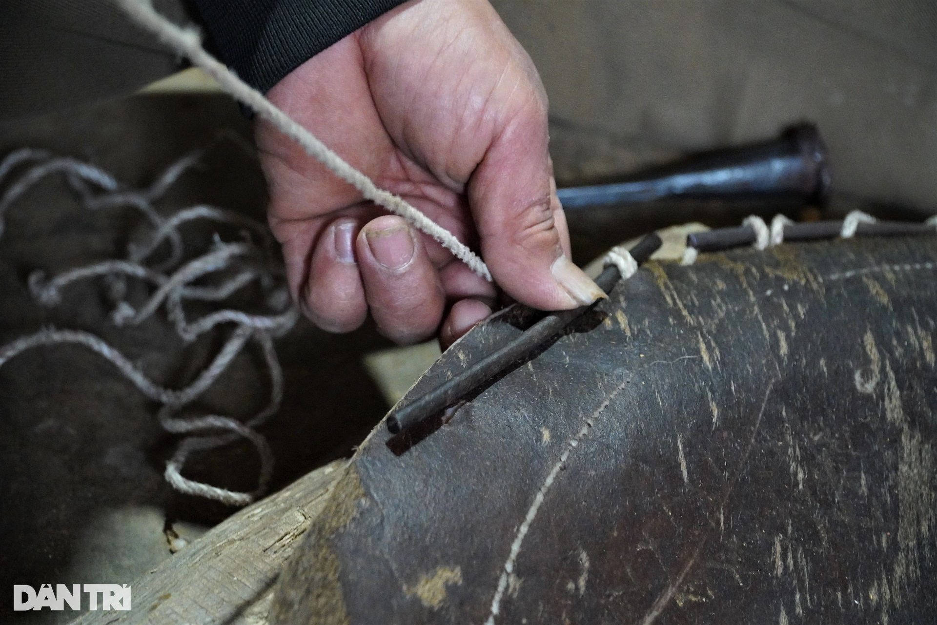 Busy year-end day of the craftsman who makes the Spring festival musical instrument - 9