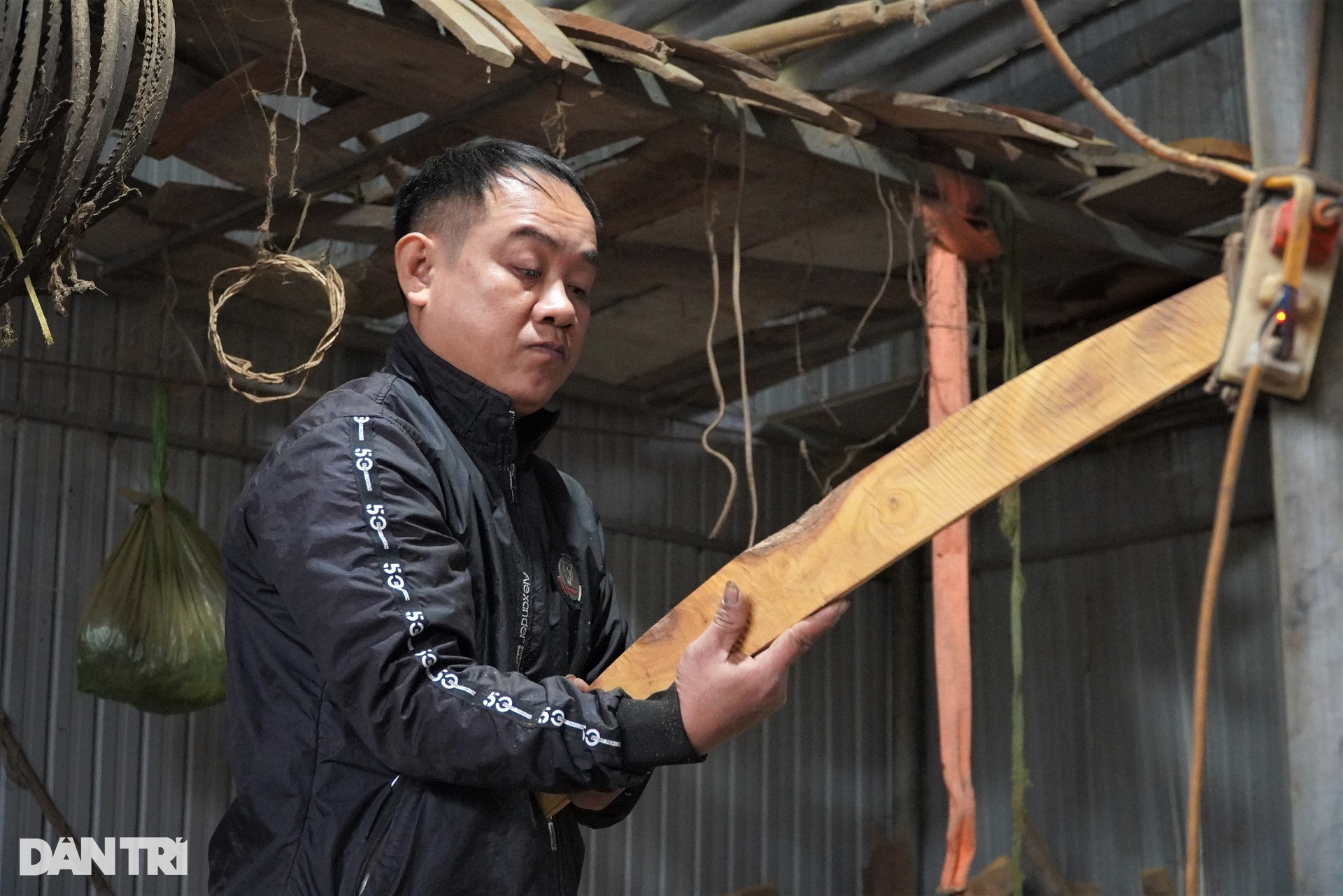 Busy year-end day of the craftsman who makes the Spring festival musical instrument - 5
