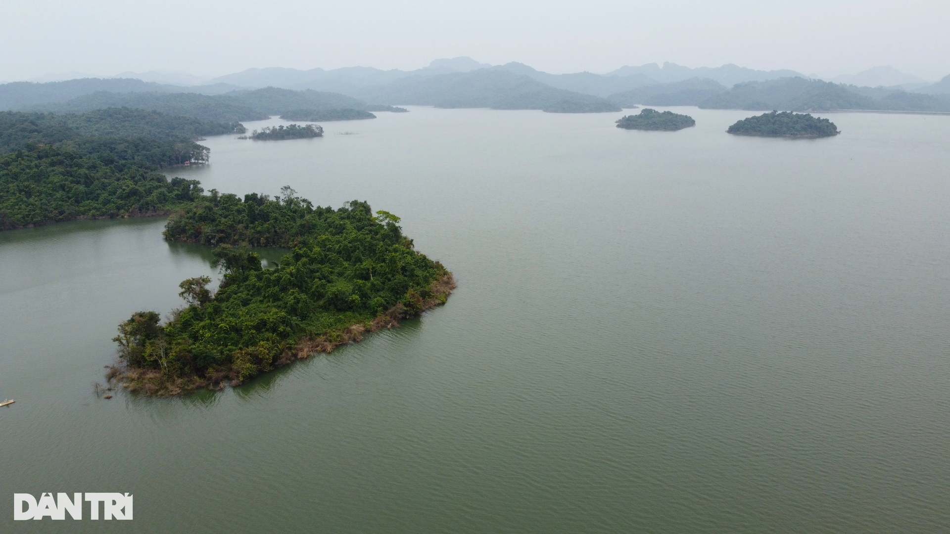 The wild beauty of what is known as Ha Long Bay on land in Thanh Hoa - 4