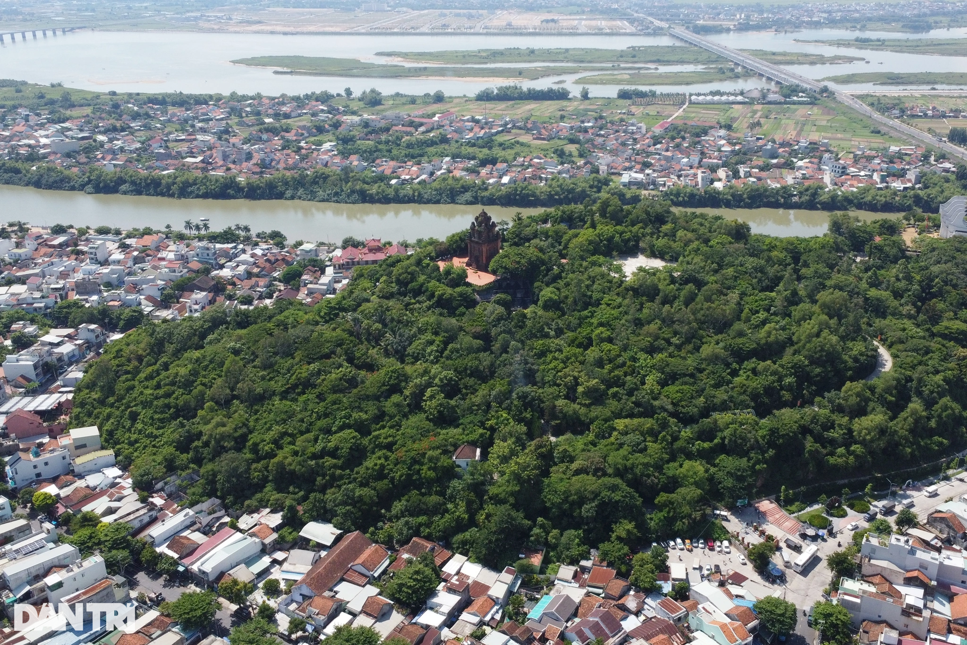 Thousand-year-old Nhan Tower hides many mysteries in Phu Yen - 6