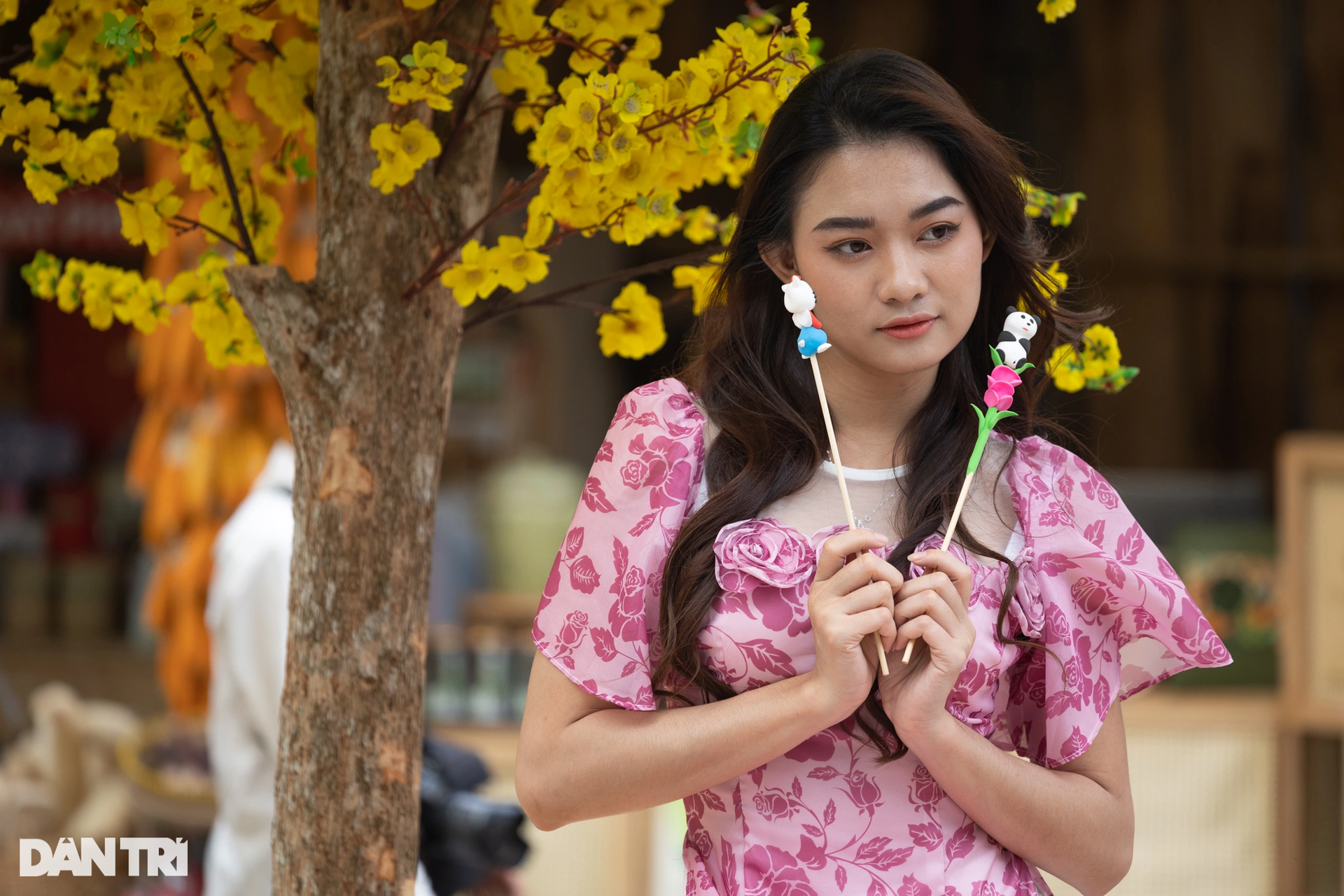 Người dân TPHCM xúng xính áo quần xuống phố du xuân sớm - 5 Người dân TPHCM xúng xính áo quần xuống phố du xuân sớm - 5